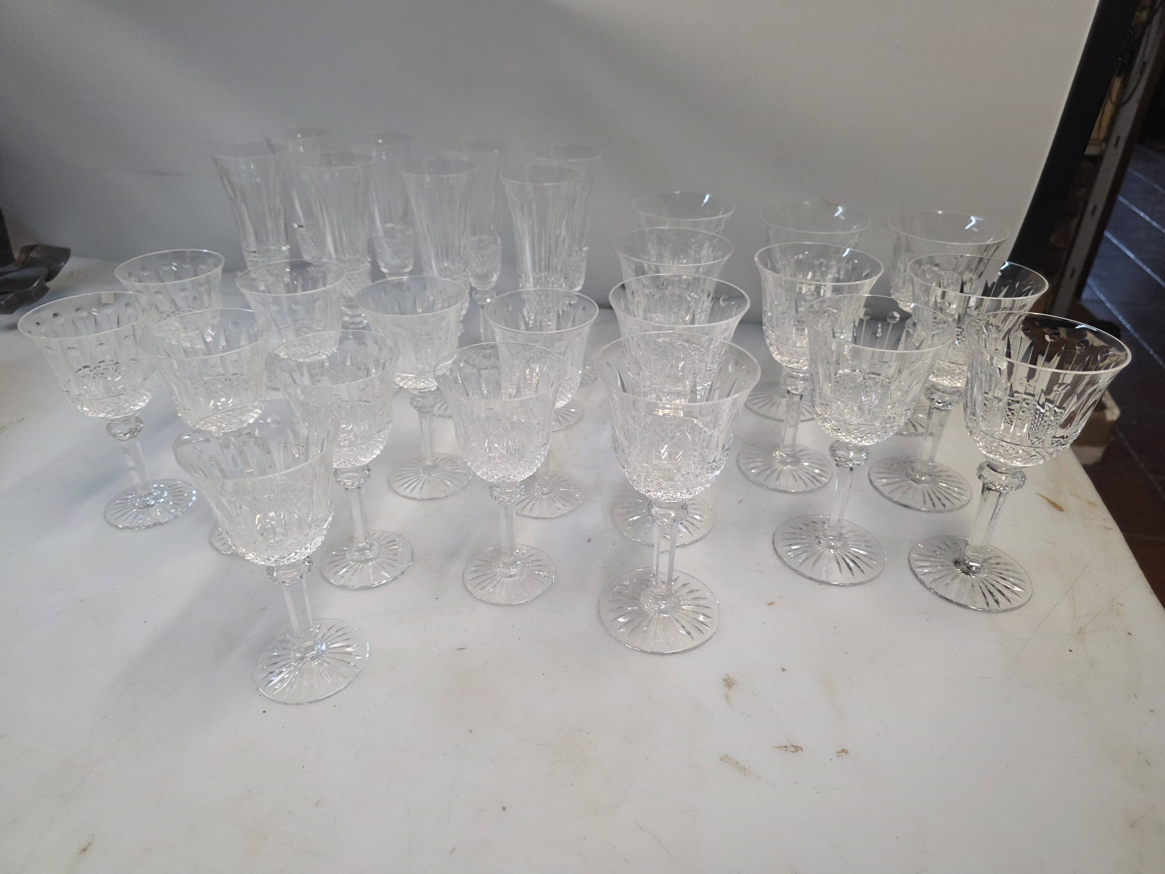 Service de 27 verres en cristal de Saint-Louis — Modèle Trianon