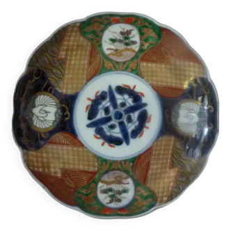 Ancienne assiette en porcelaine Imari du Japon à décor polychrome et or