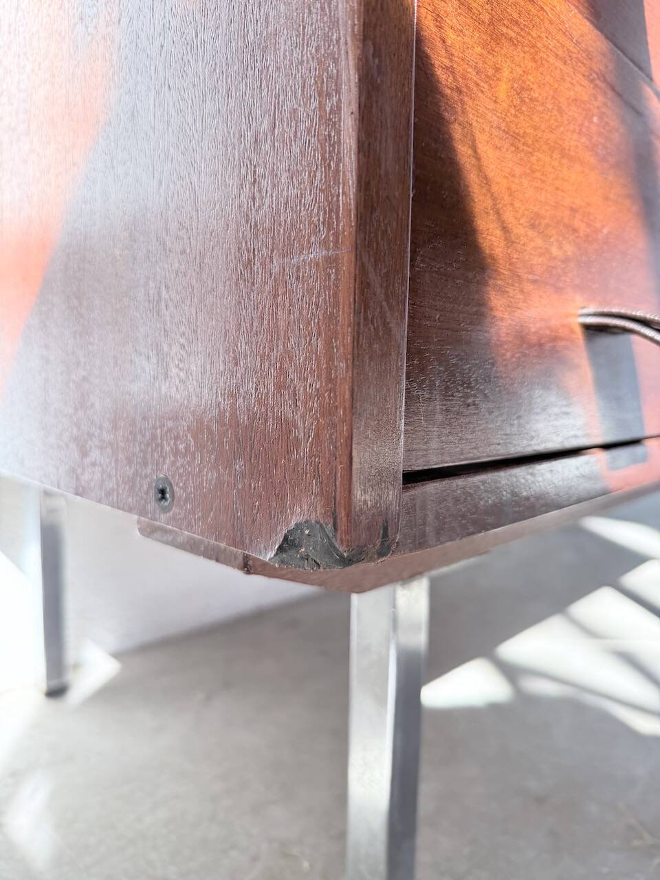 Commode teck poignées cuir 1960