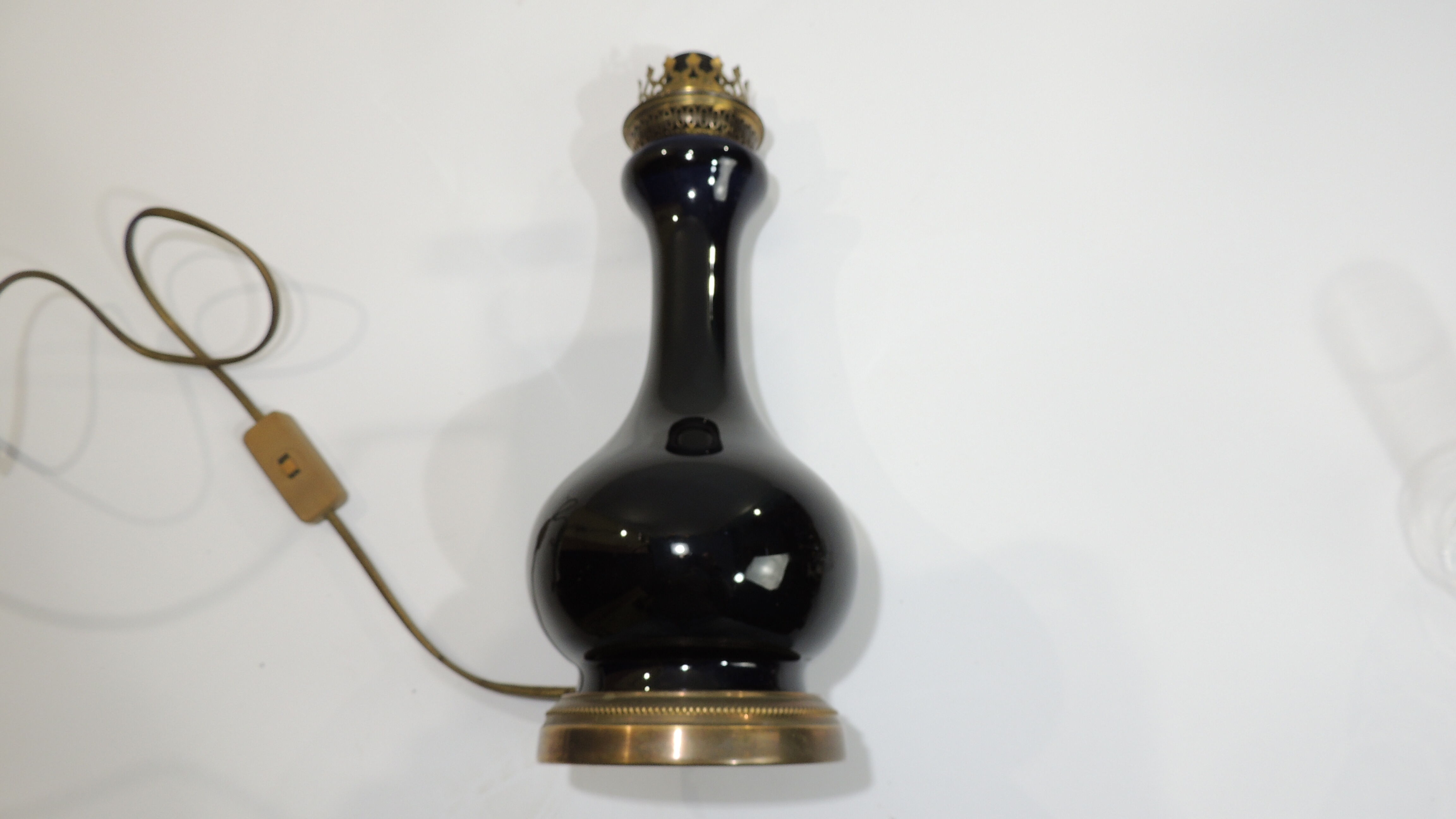 Old Blue/vintage opaline petrol lamp