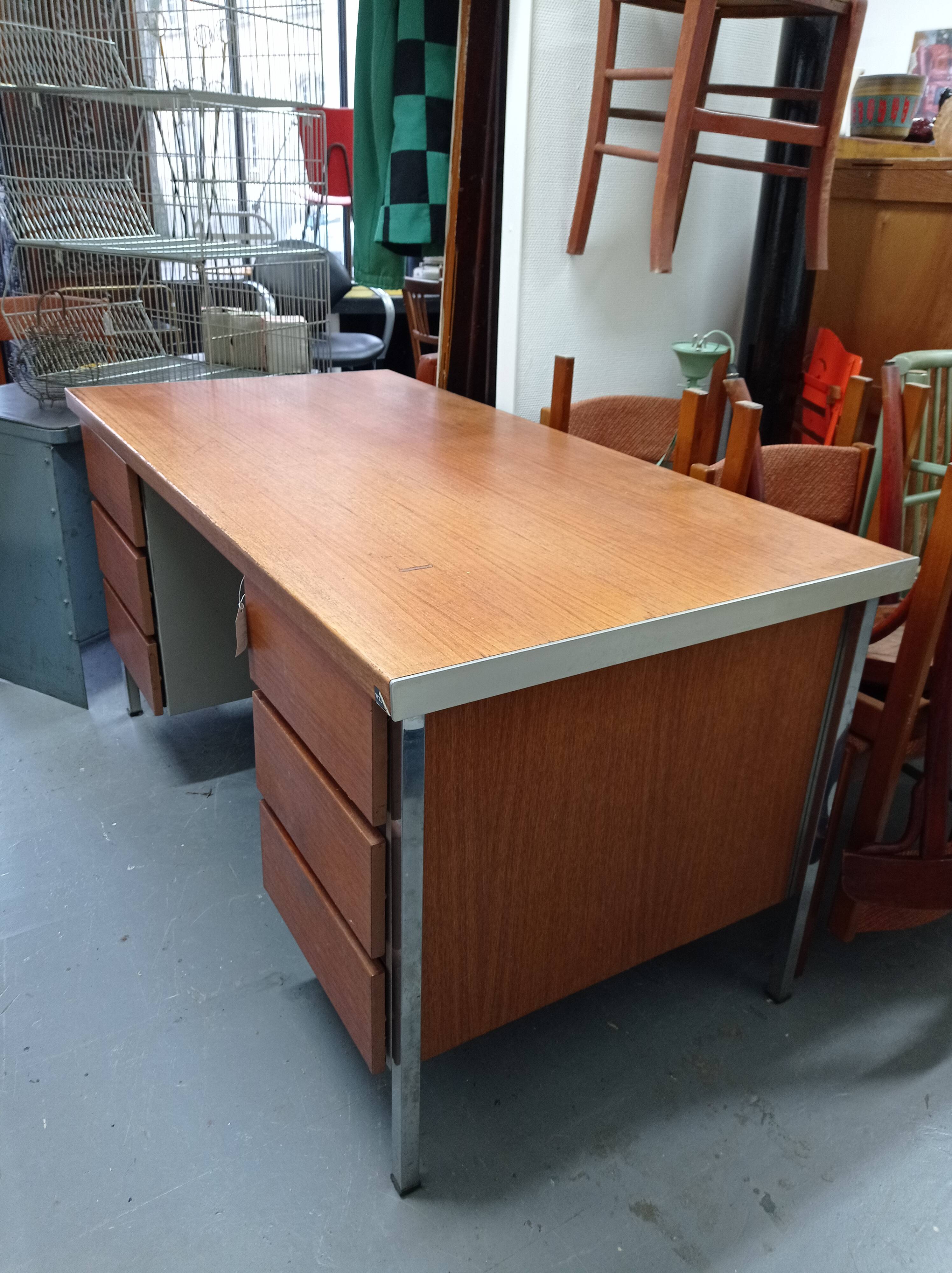 Vinco metal desk