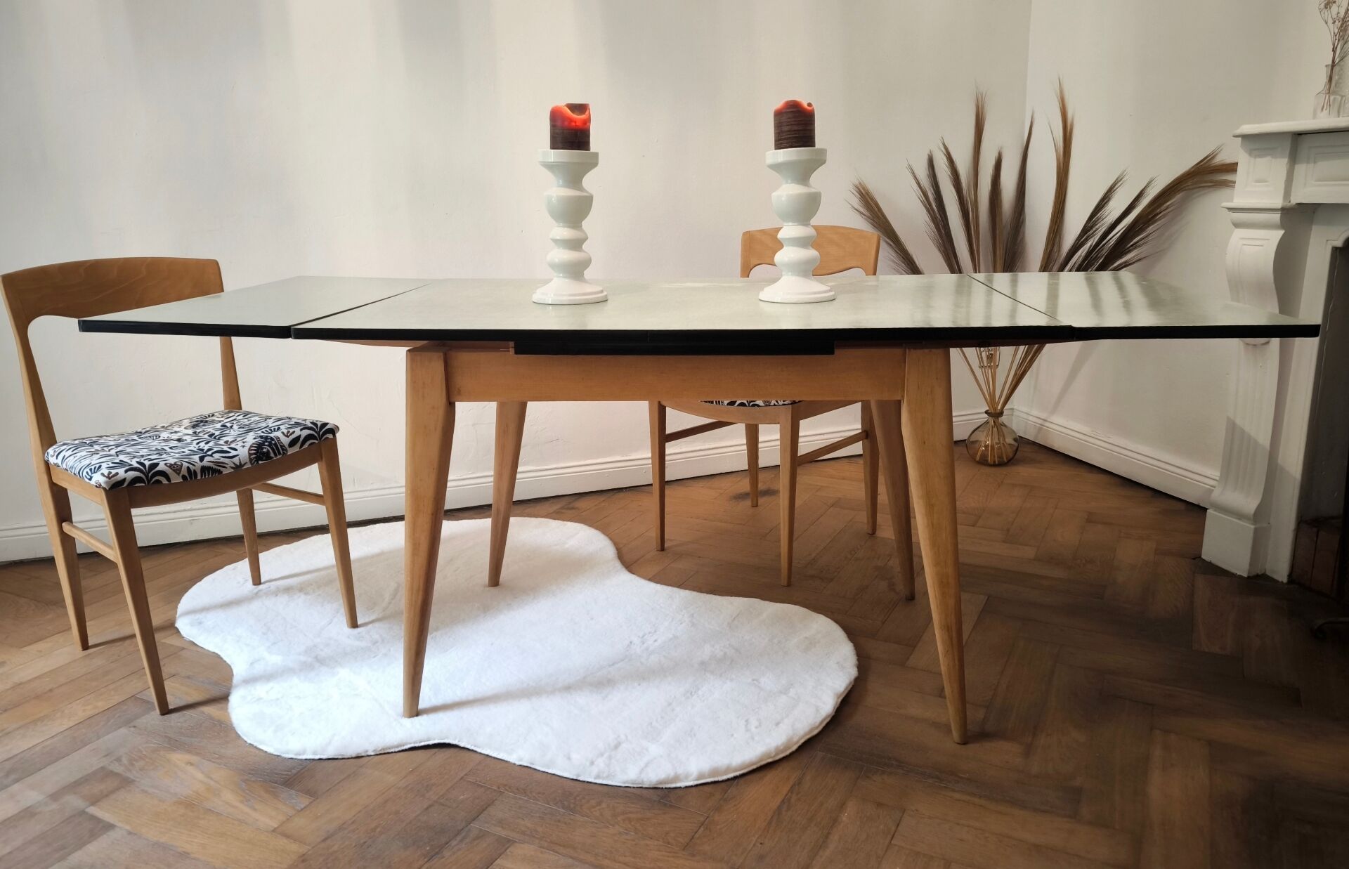Vintage table in aqua Formica with extensions – Wooden legs