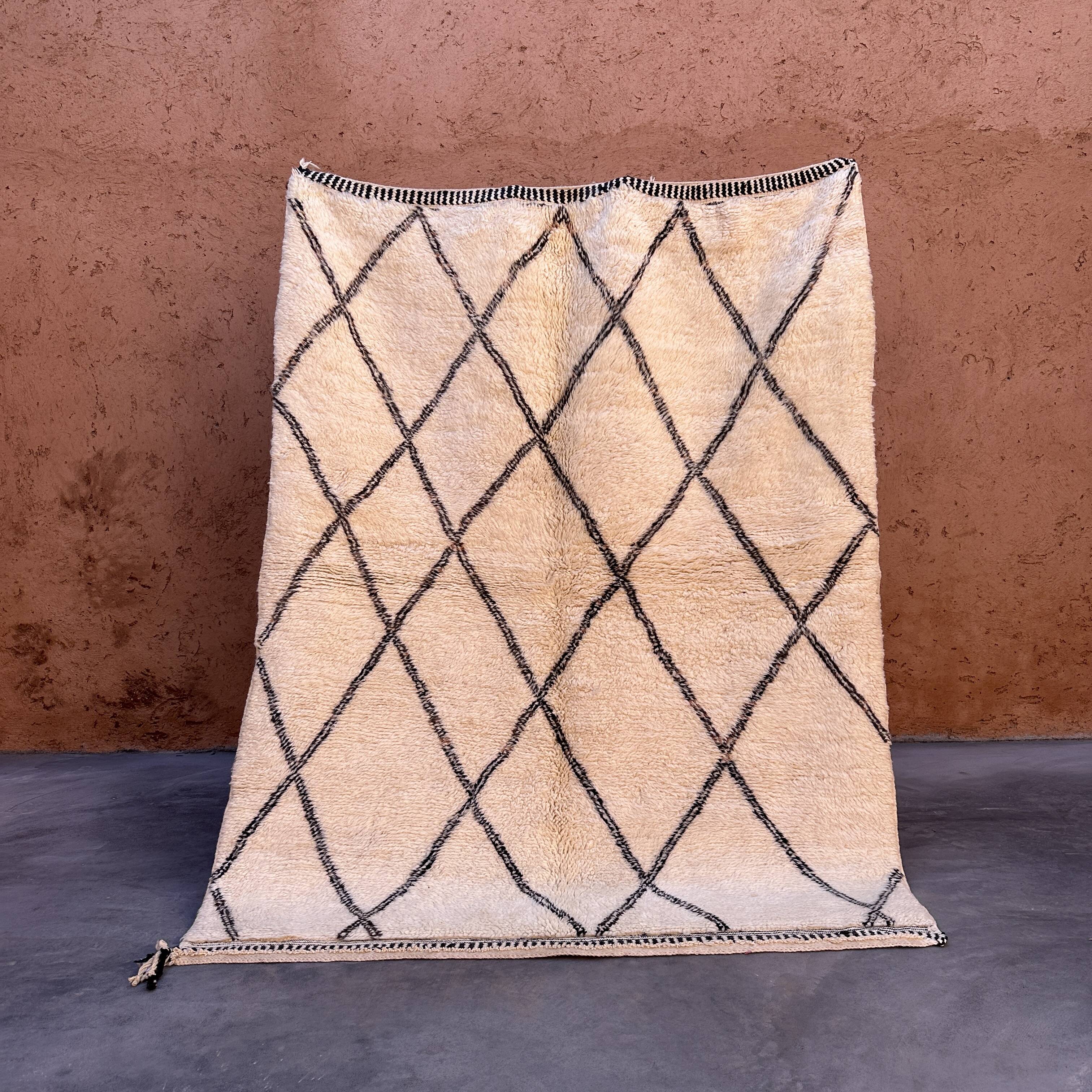 White Beni M'Rirt Moroccan Rug - 168 x 223 cm