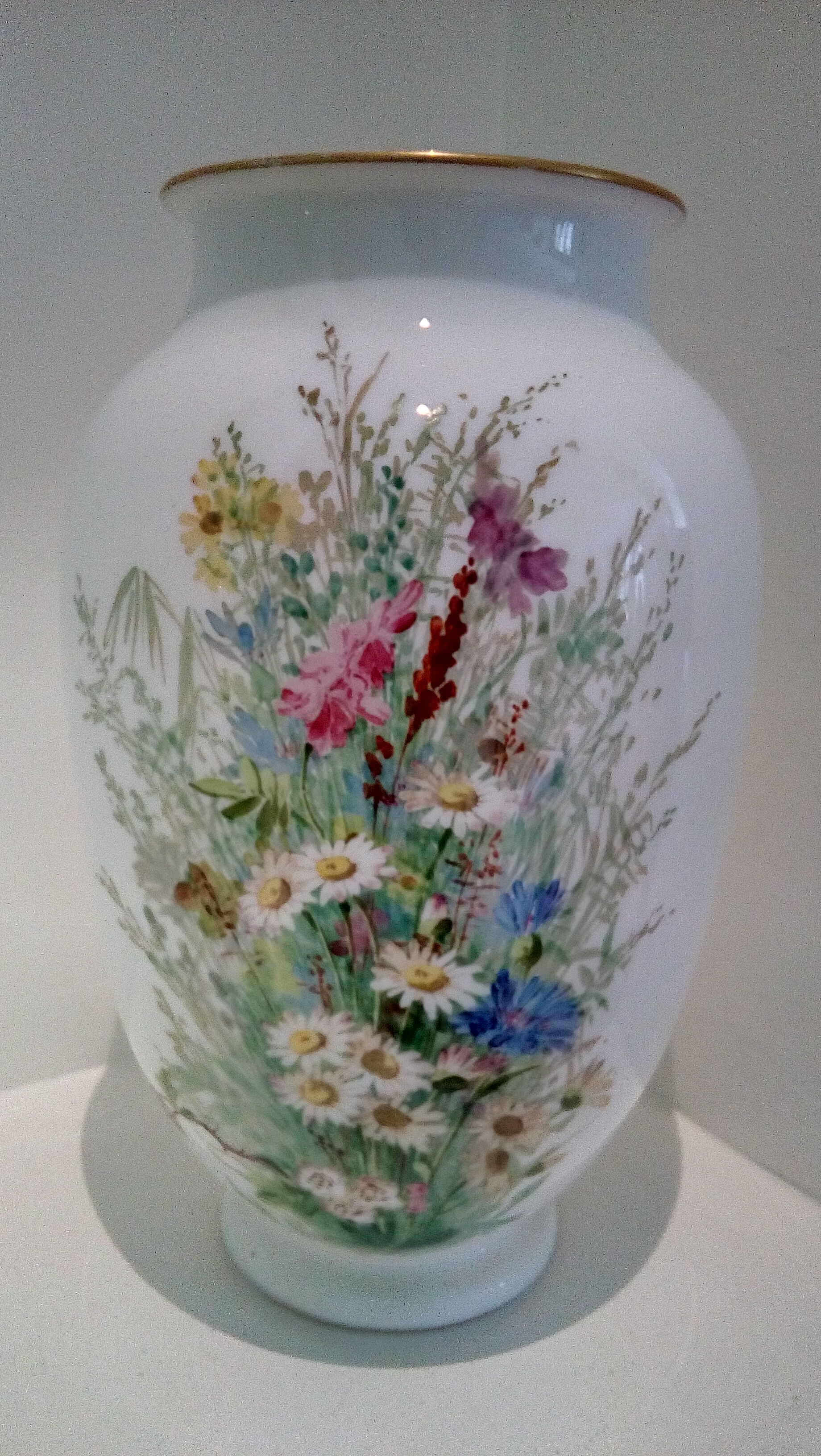 Vase blanc en opaline