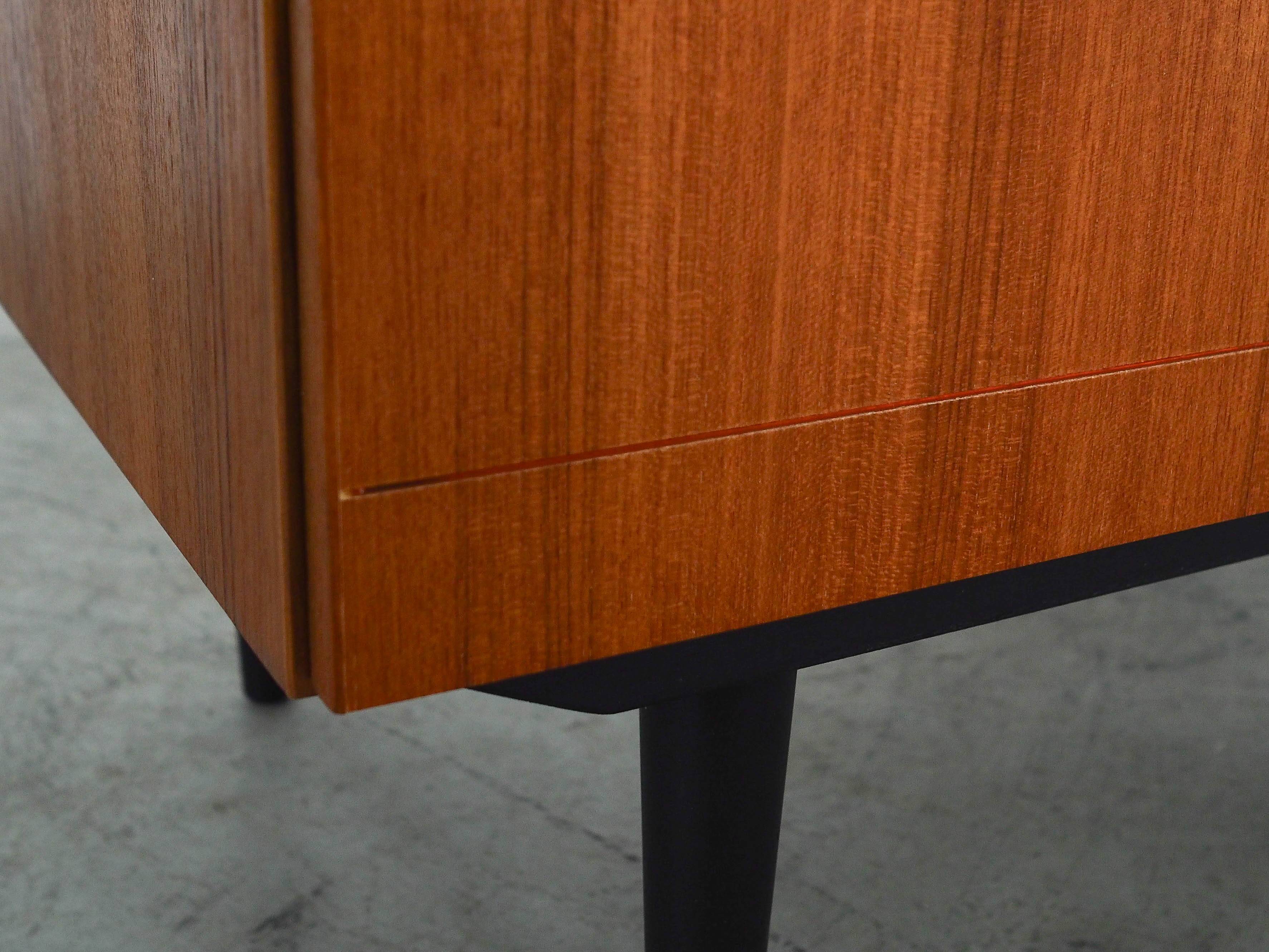Cabinet en teck, design danois, années 1970, production : Danemark