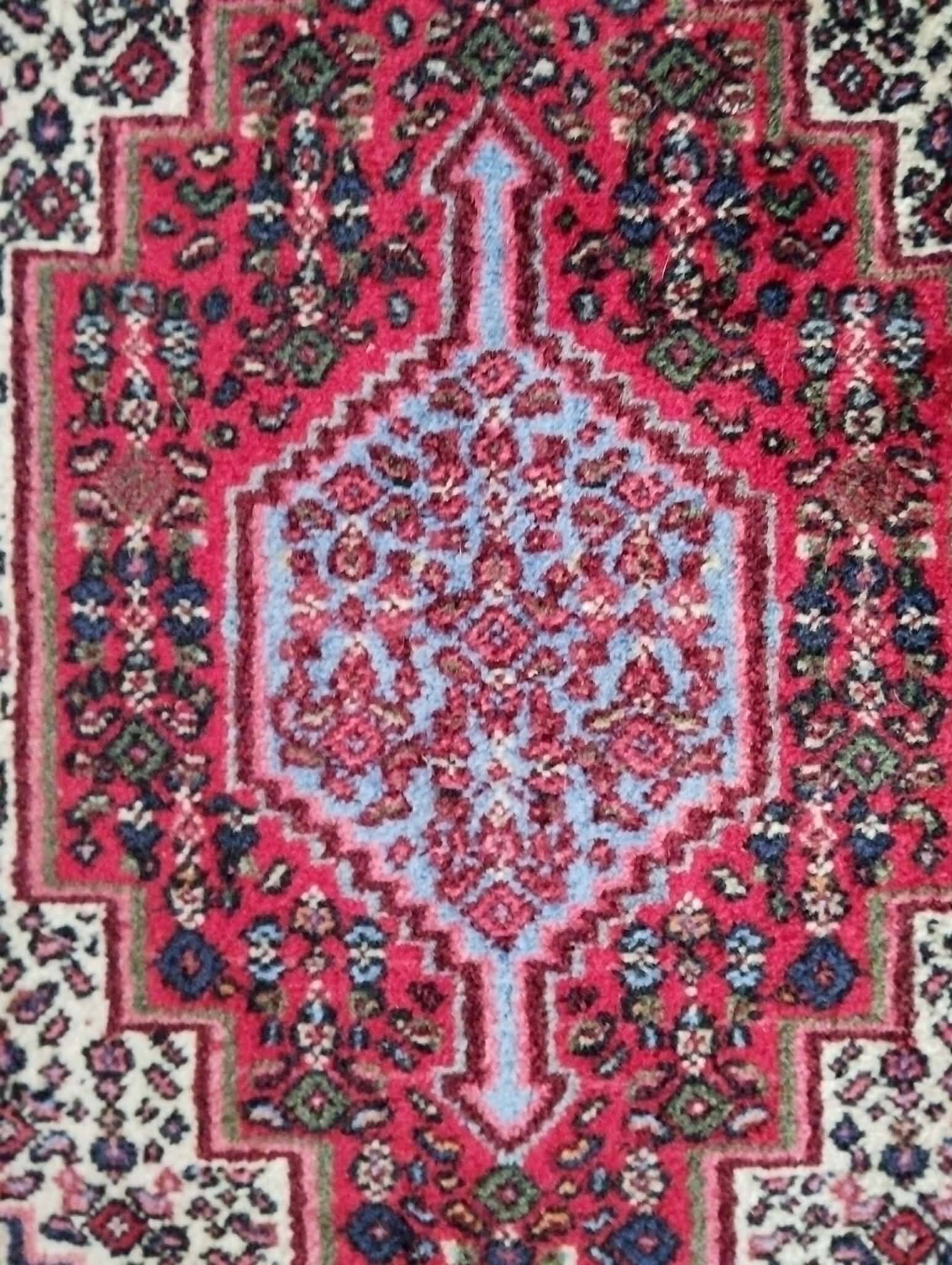 Handmade Persian Senneh rug 101x73cm