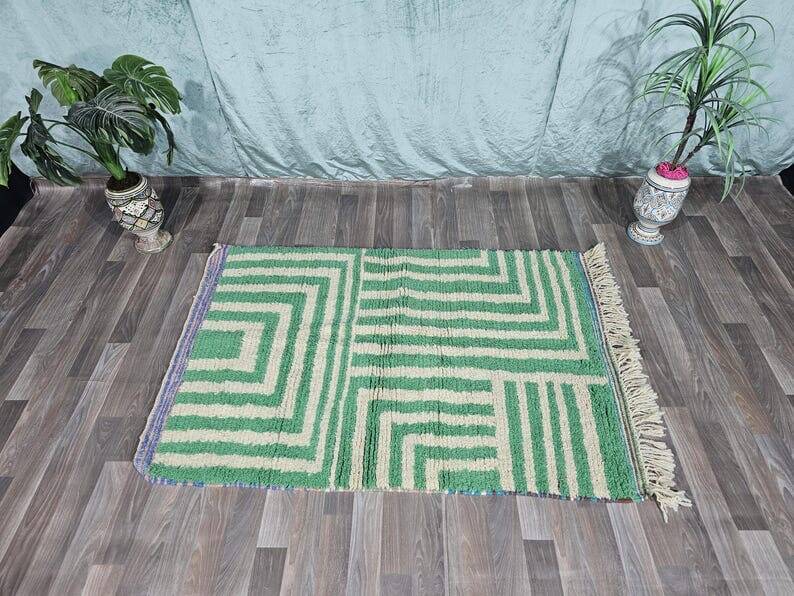 Handmade natural wool rug, size 140 x 260 cm.
