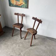 Paire de chaises tripodes savoyardes art populaire chêne