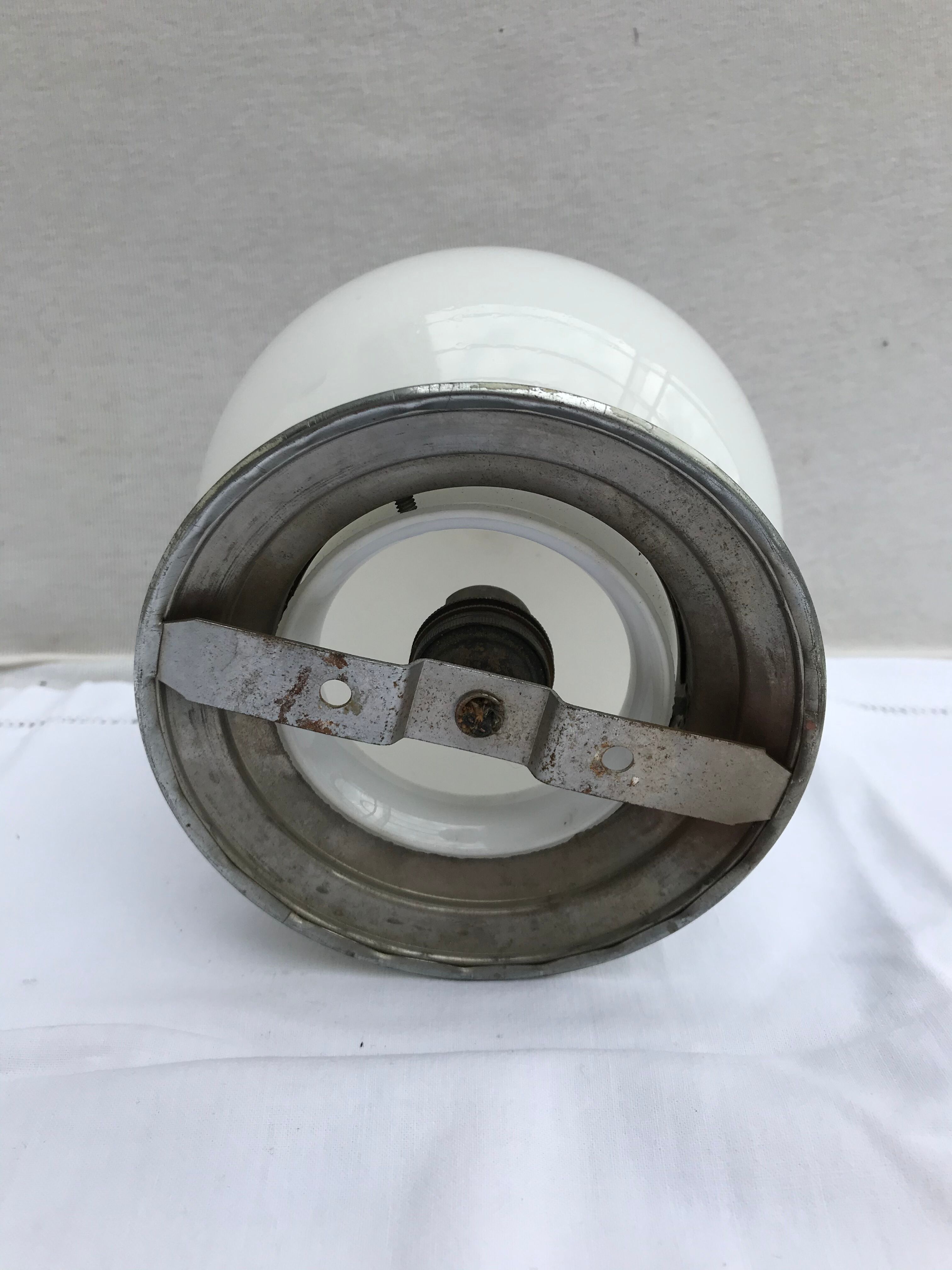 Old opaline white ball suspension applied - alu vintage support