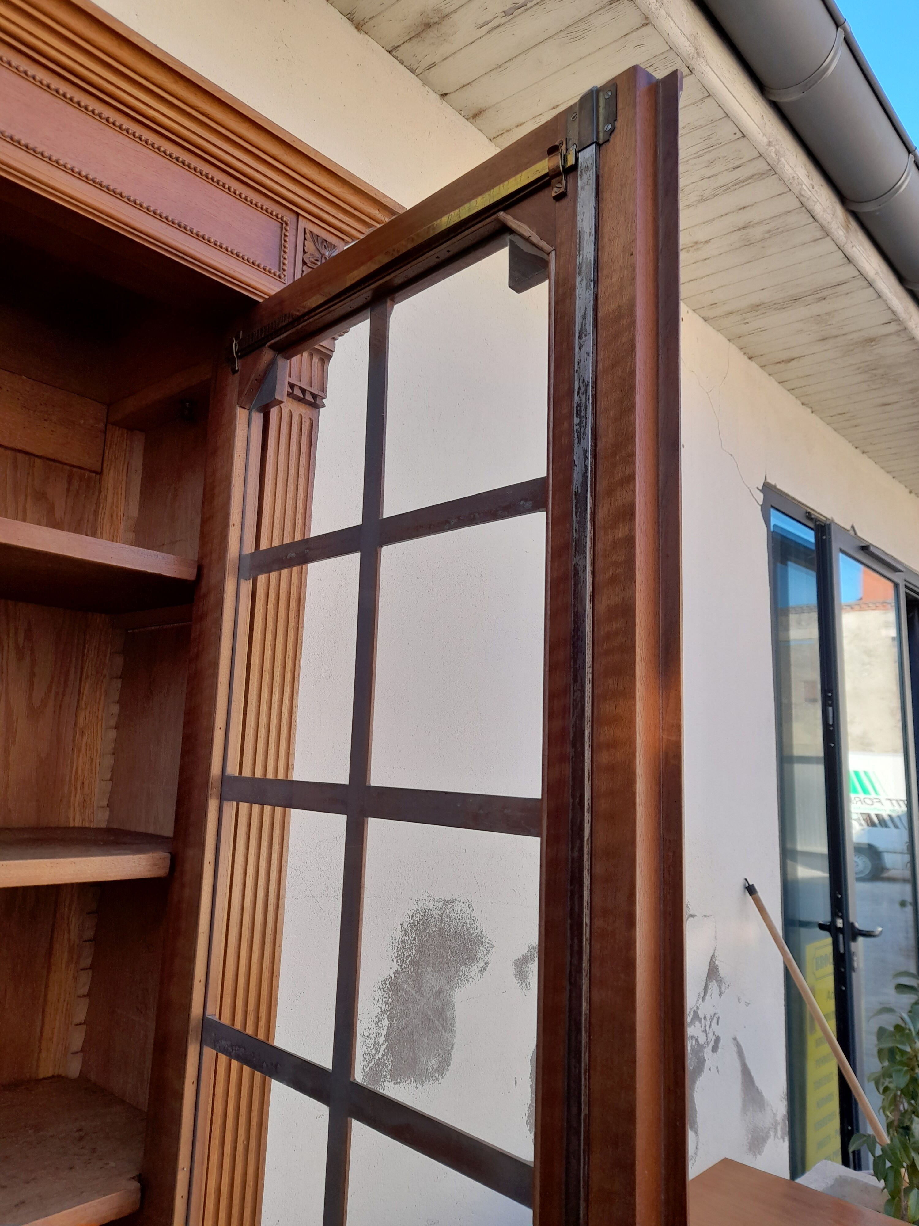 Roman showcase Henri II era 1900