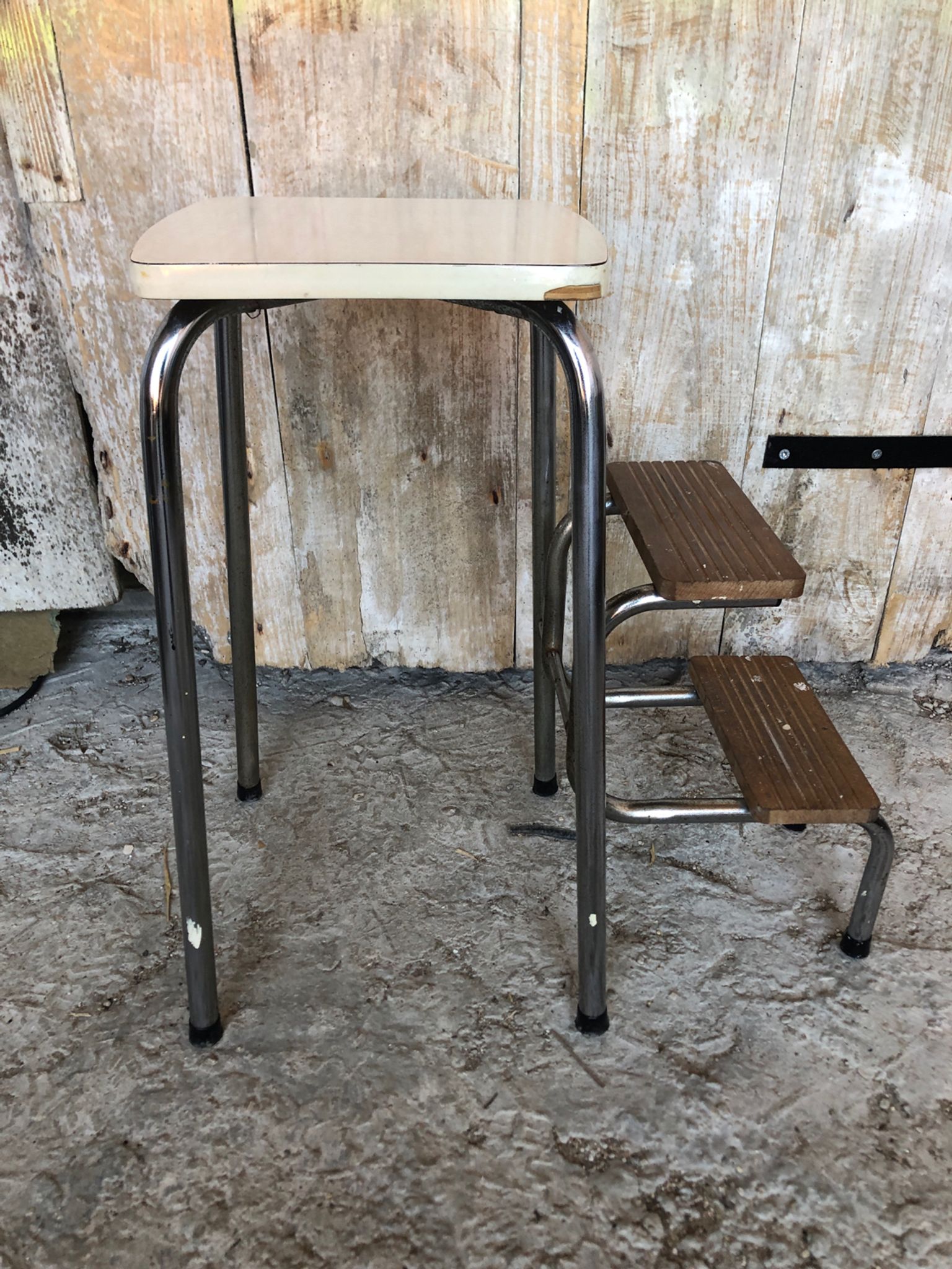 Stepladder stool formica