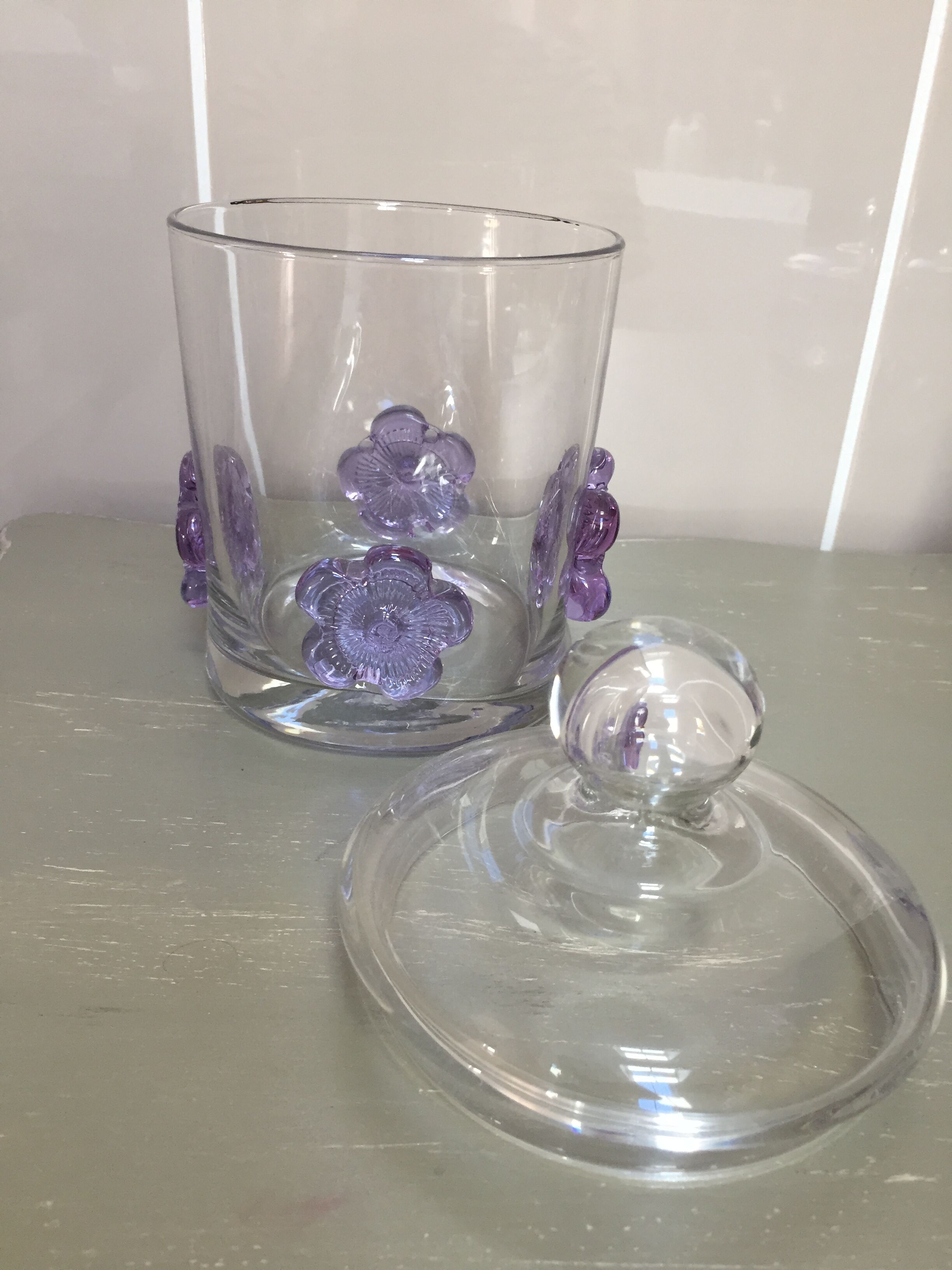 Three-piece glass-paste bathroom set