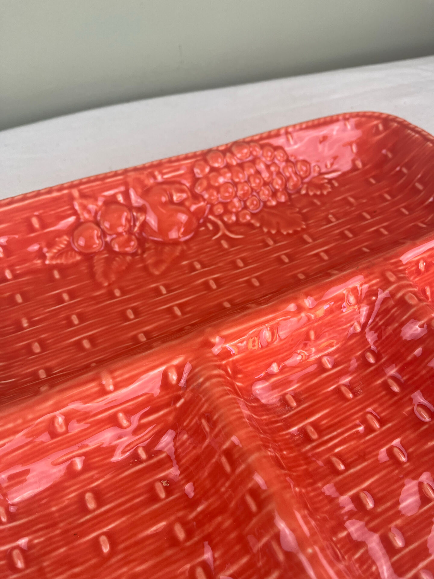 Ceramic compartment dish
