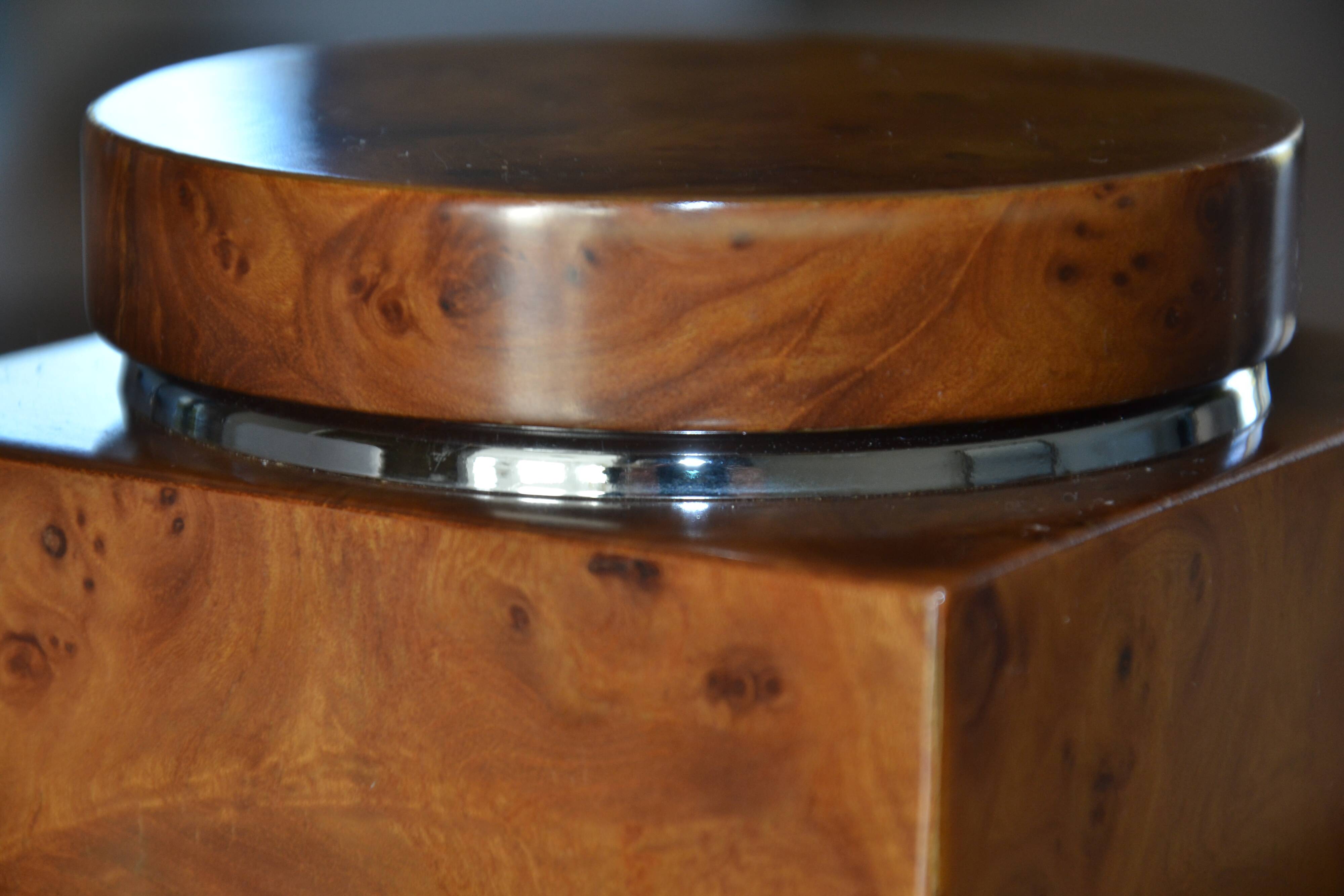 Boîte, pot à tabac en ronce de noyer