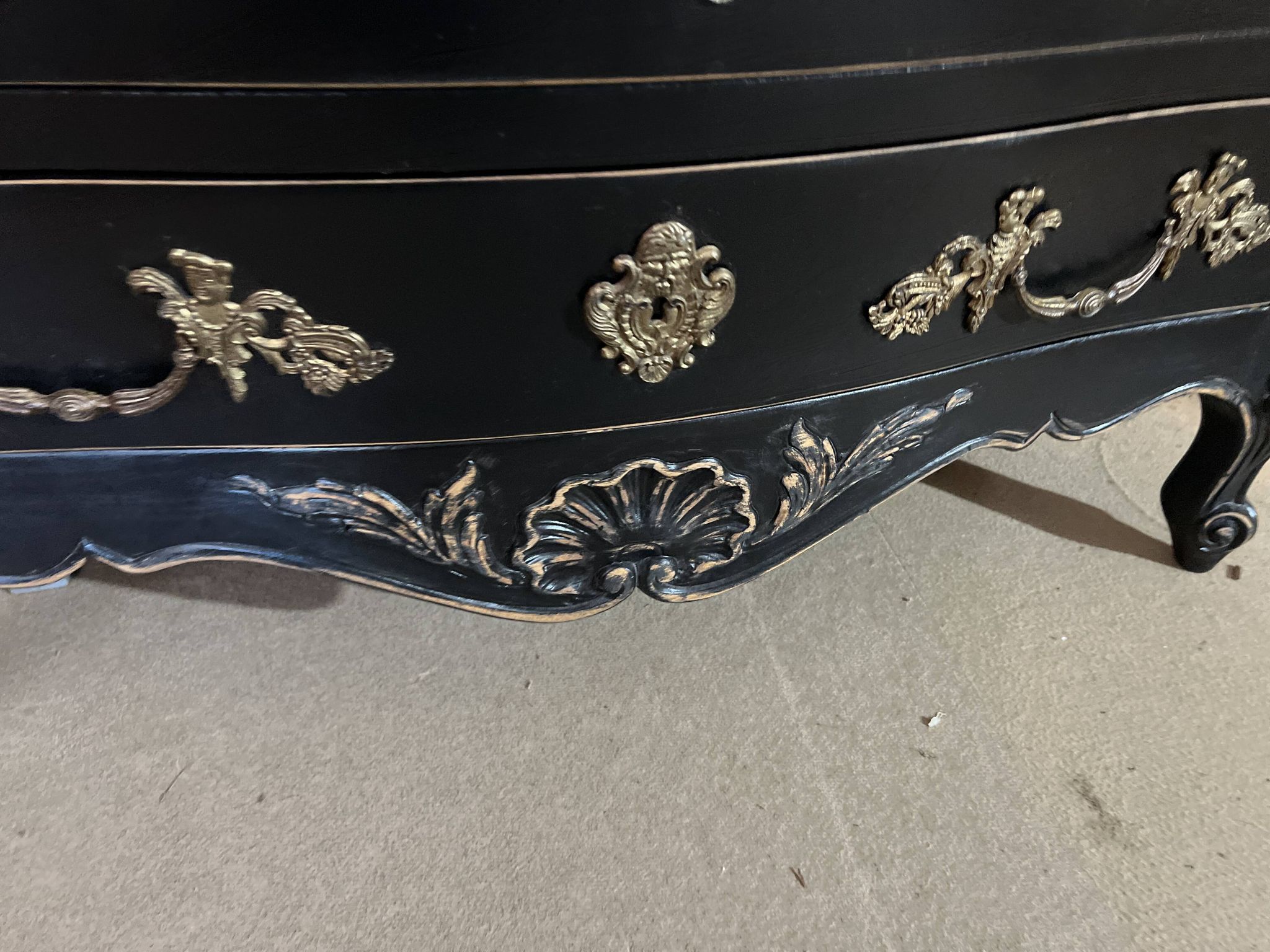 Curved chest of drawers, Louis XV style, Bordeaux type, lacquered in black