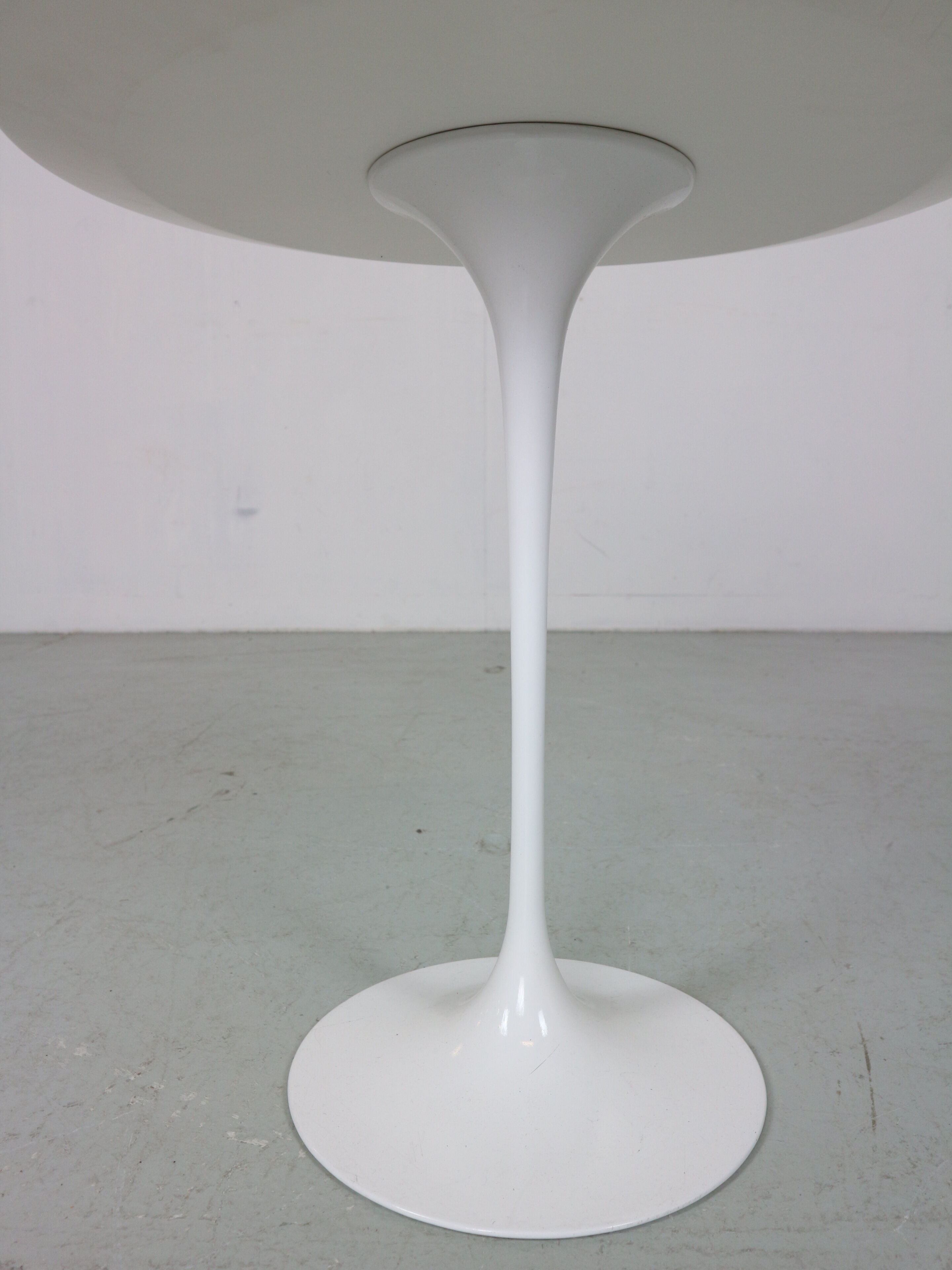 Eero Saarinen White Vintage Tulip Side Table for Knoll, 1960
