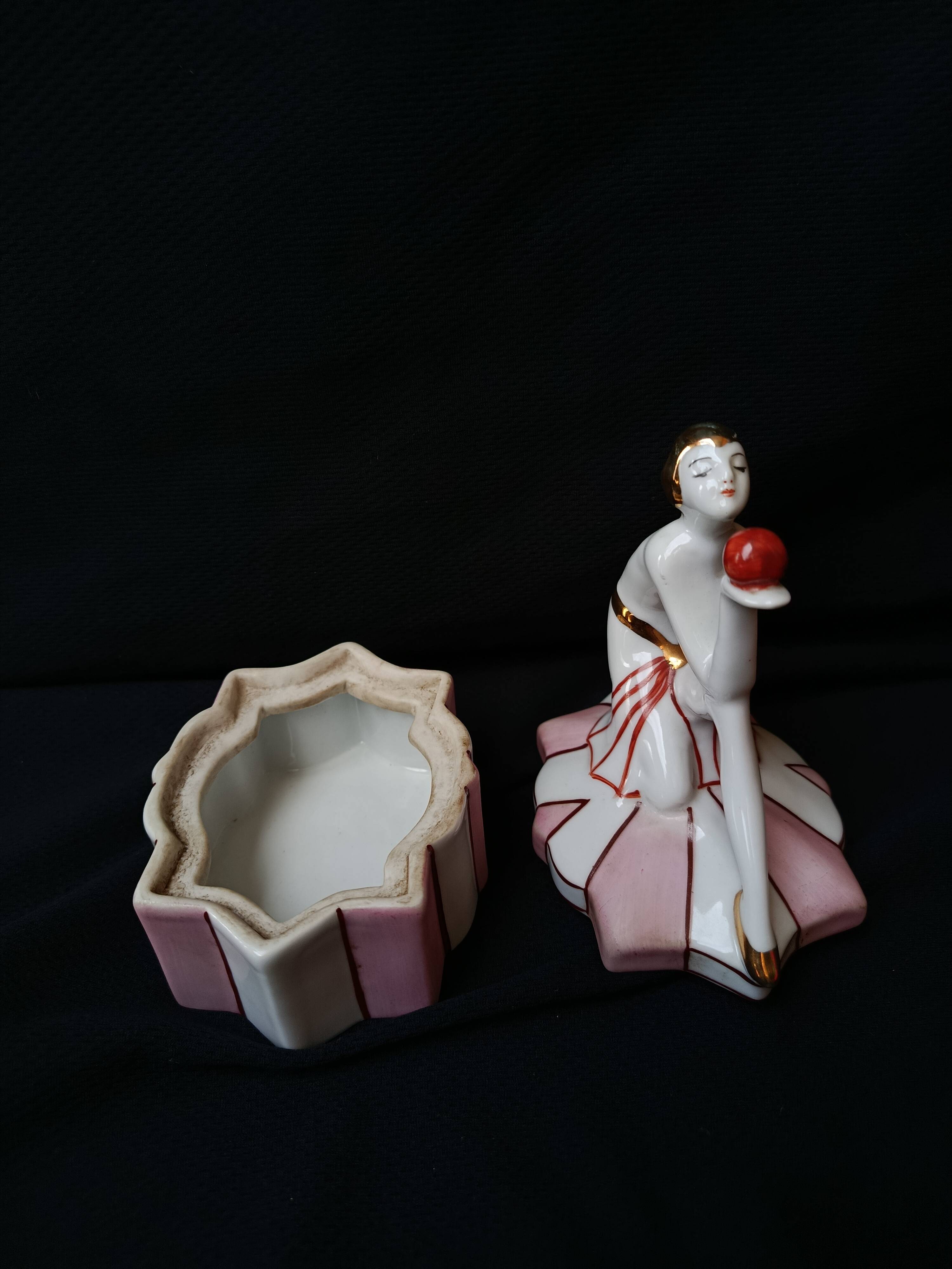 Ballerina jewellery box in porcelain