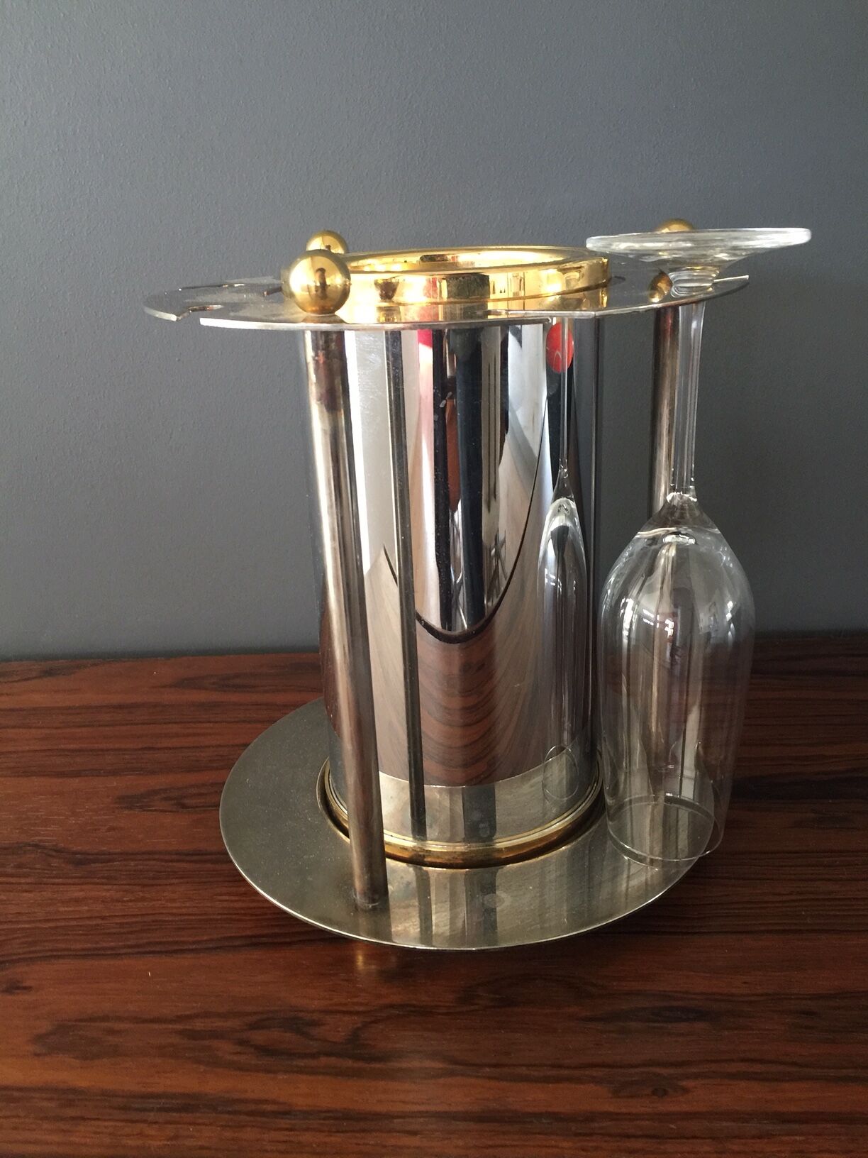 Wine or champagne cooler with door glasses