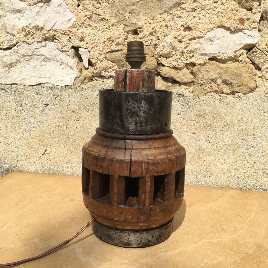 Vintage cart hub lamp foot