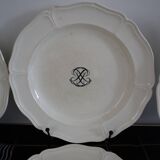 8 Wedgwood plates in English earthenware 19th black monogram