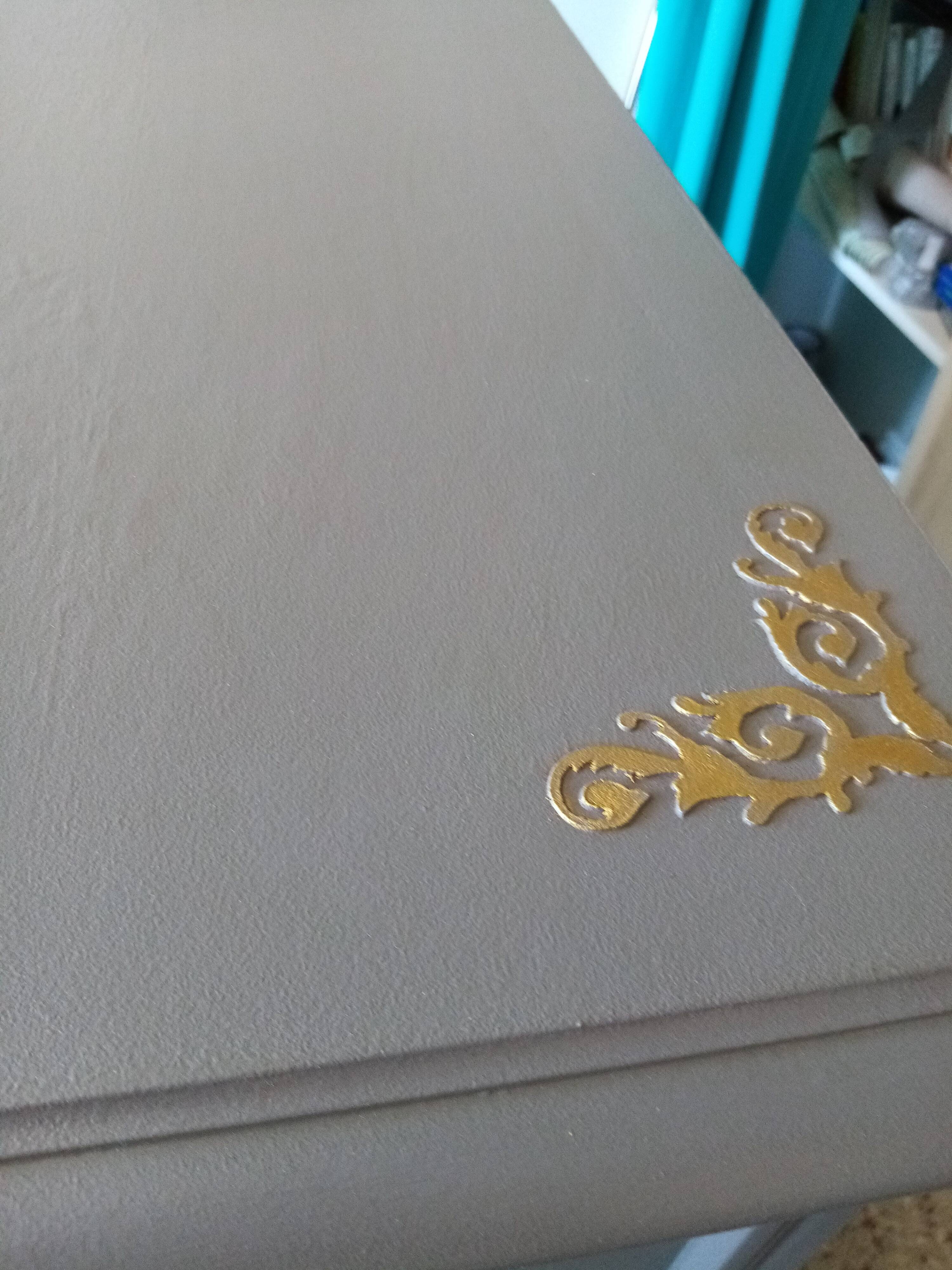 Secretary “léon”