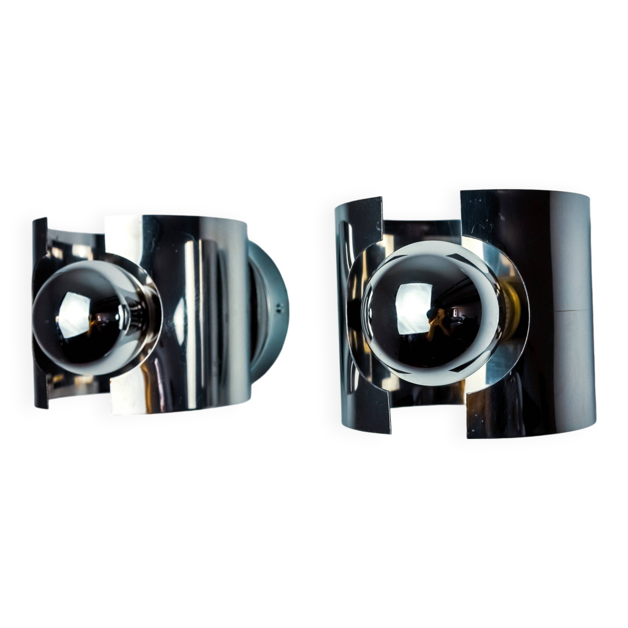 Pair of tubular space age wall lights, chromed metal, Italy, 1970