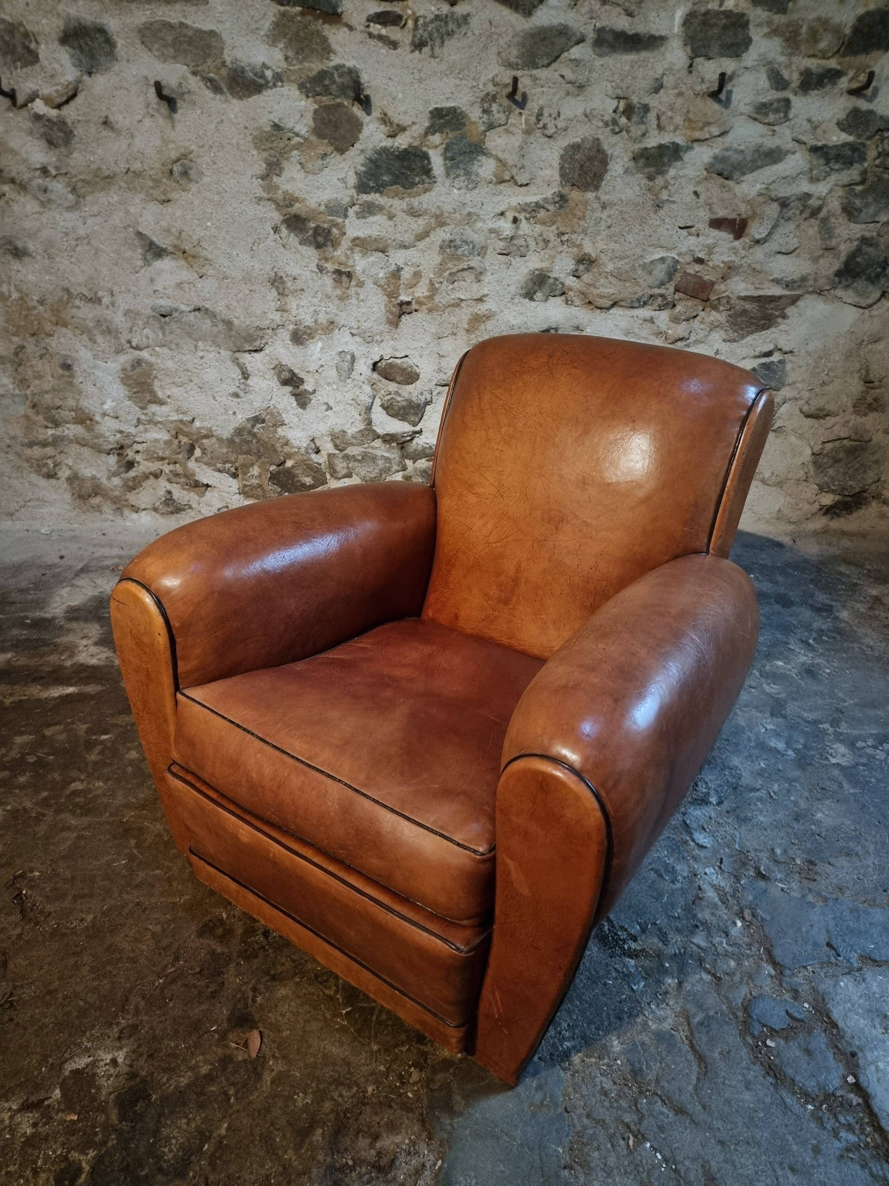 Fauteuil club français vintage en cuir, années 1940–1950 – fauteuil en cuir pleine fleur cognac