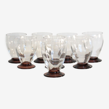 Set of 8 art deco wine or water glasses and red-brown coloured foot