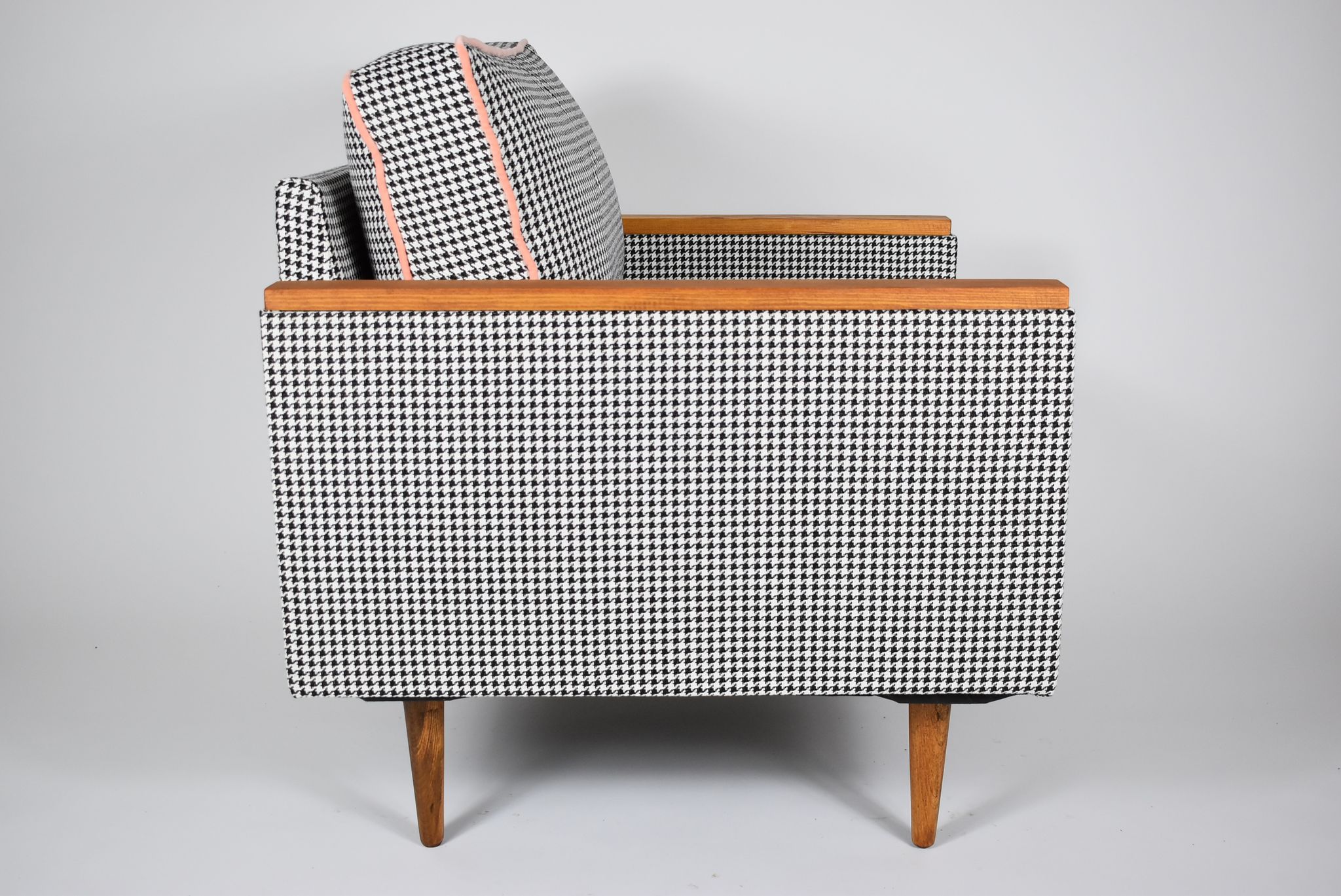 Mid-century original armchair Cube, 1970s,  restored, pied de poule