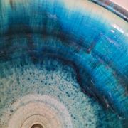 Cache-pot Accolay en grès émaillé bleu pétrole et noir profond