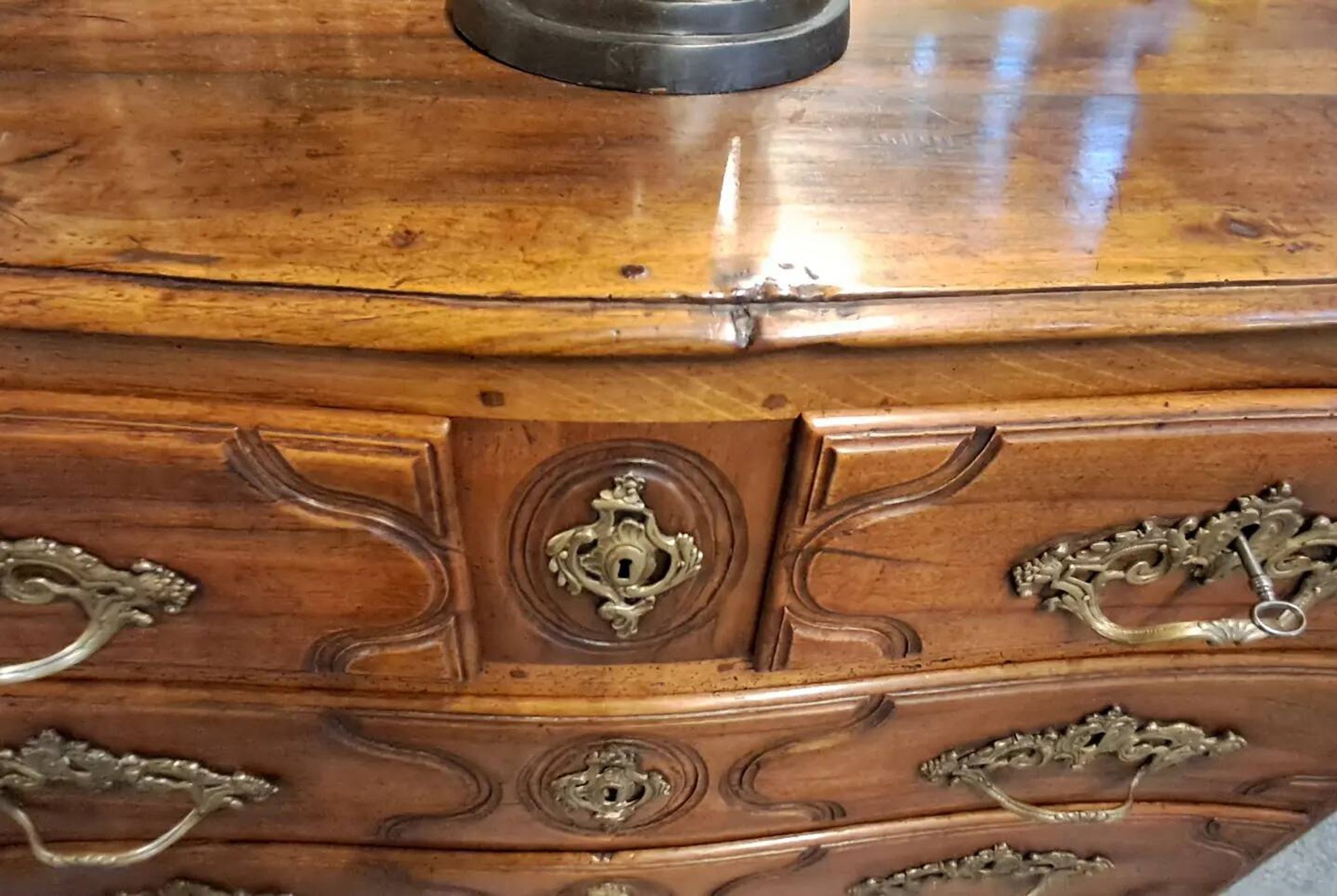 Commode en noyer XVIII