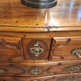Commode en noyer XVIII