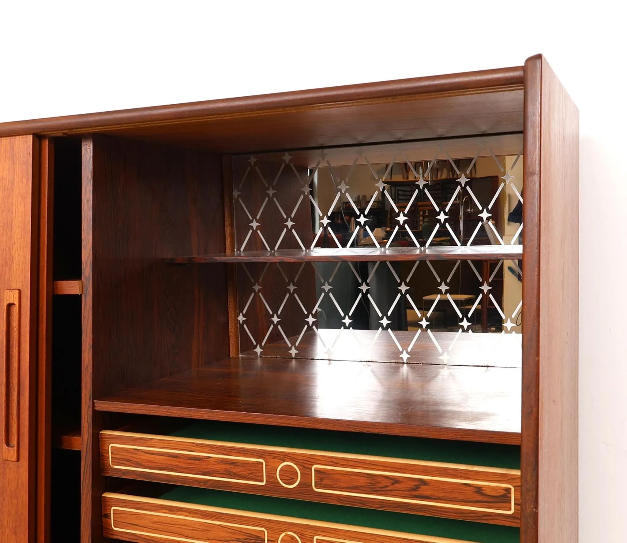 Buffet en teck de design danois avec section bar, années 1960.
