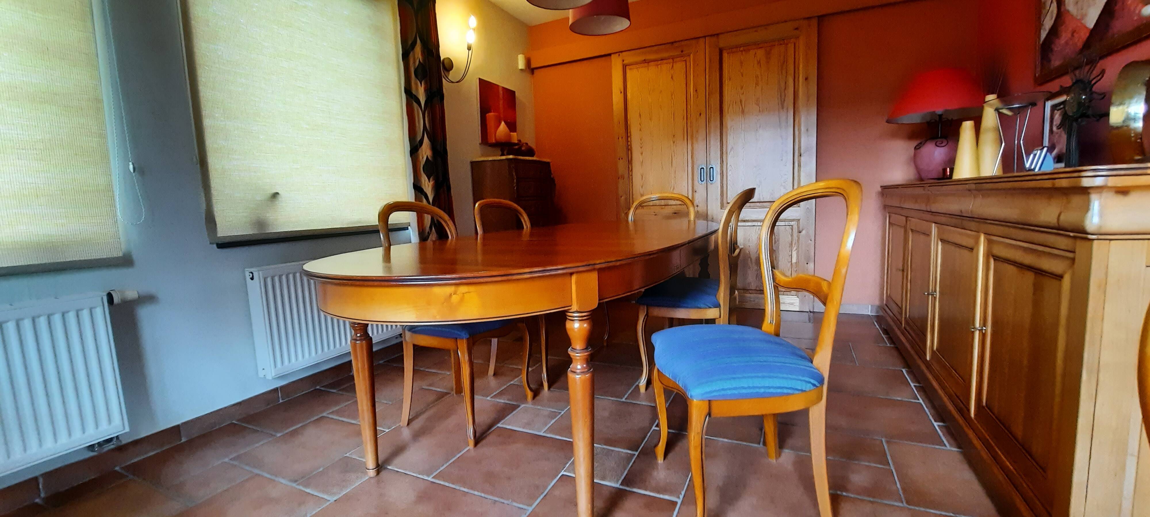 Dining table + 6 chairs in classic style (Louis-Philippe)