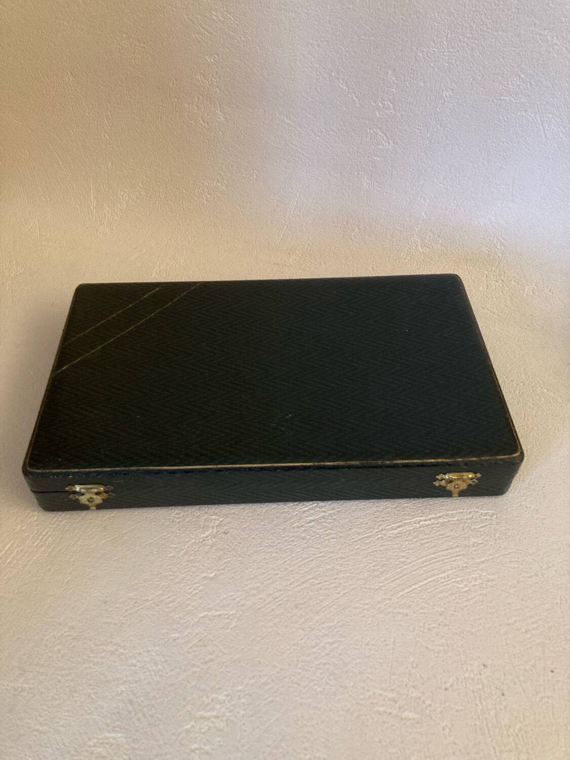 Coffret complet de 12 couteaux de table Inox manches Bakélite viroles Art Déco