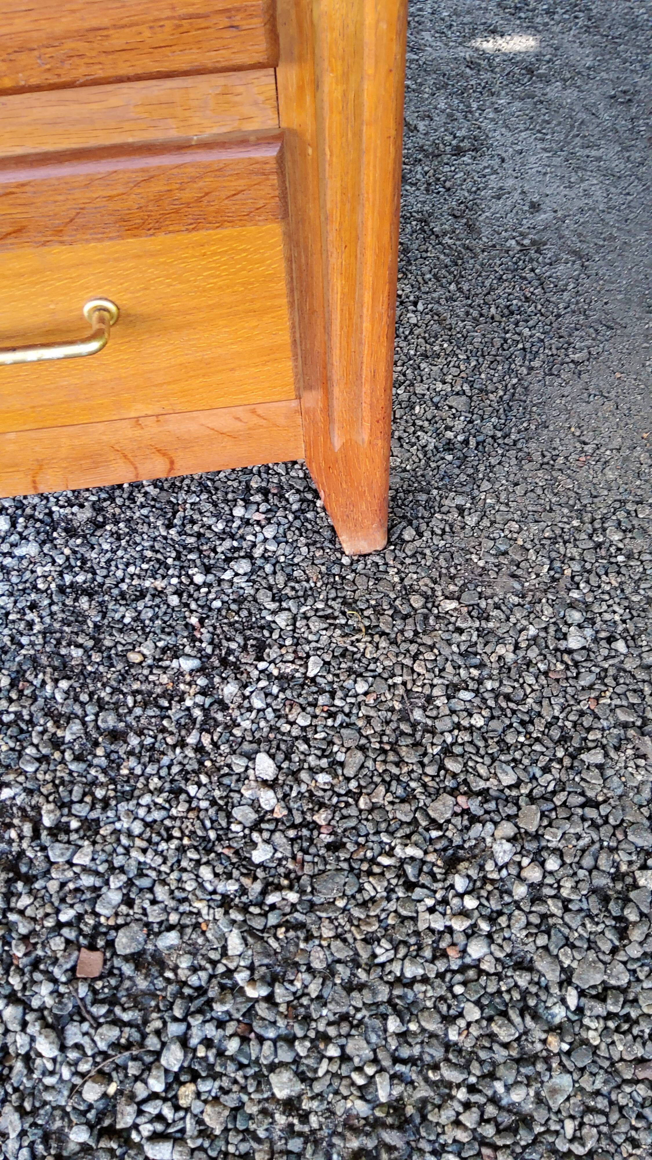 Chest of drawers of the 50s in oak compass feet 4 drawers