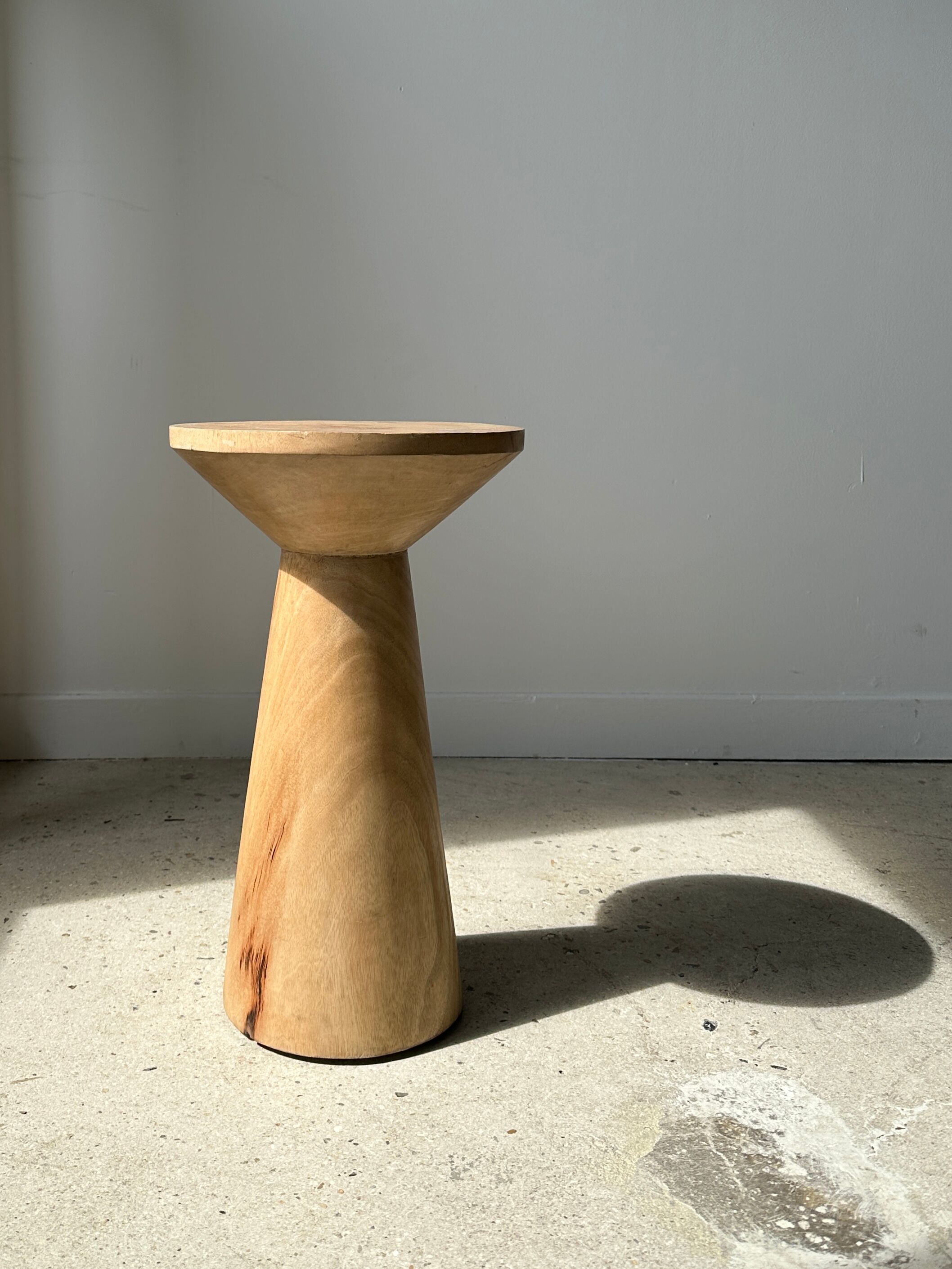 Side table, end of sofa in natural mango monoxyl conical tray H:50cm