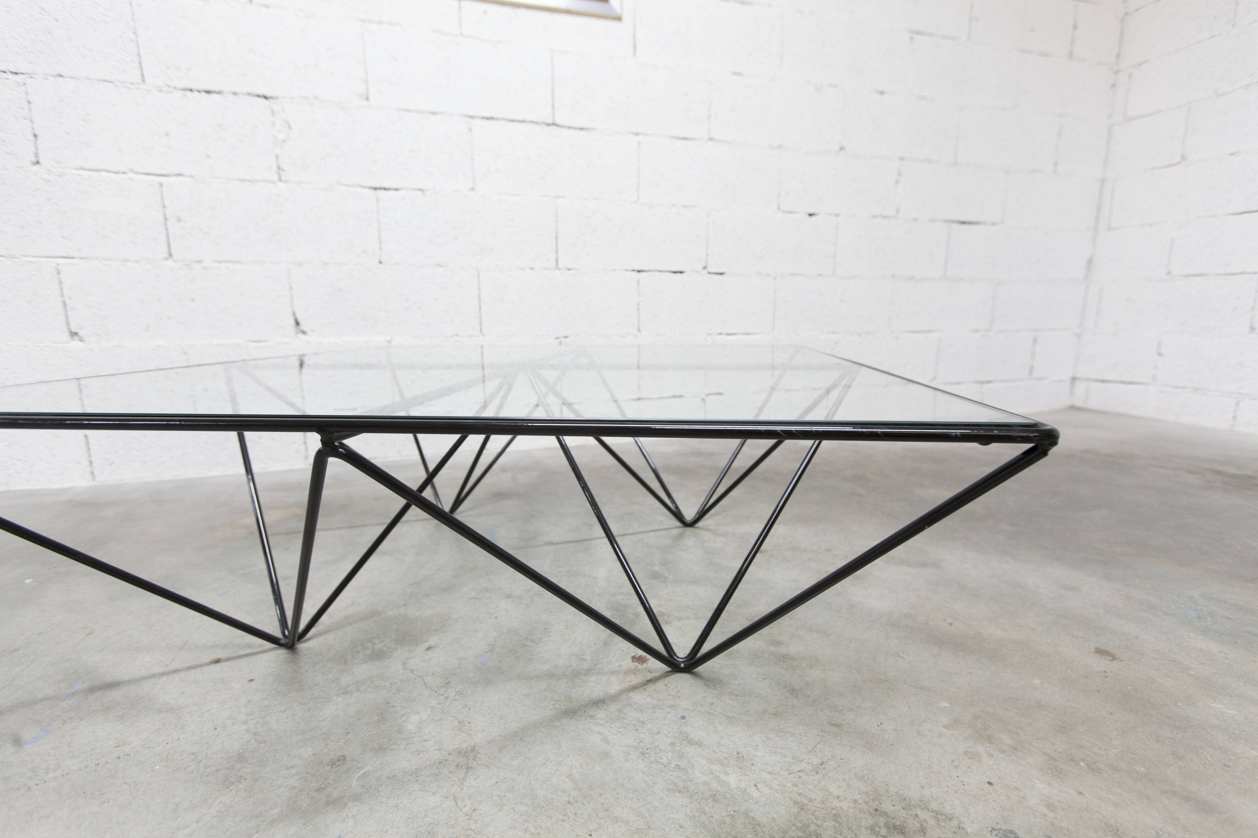 Coffee table 100x100cm in very good condition, 1980.