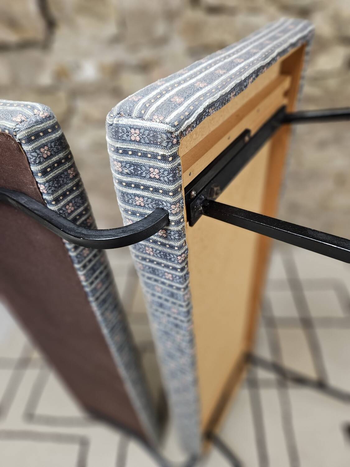 Vintage Knoll style bench with metal legs