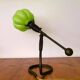 Lampe de table articulée moderniste en verre et laiton à boîtier vert