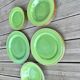 3 assiettes plates vertes