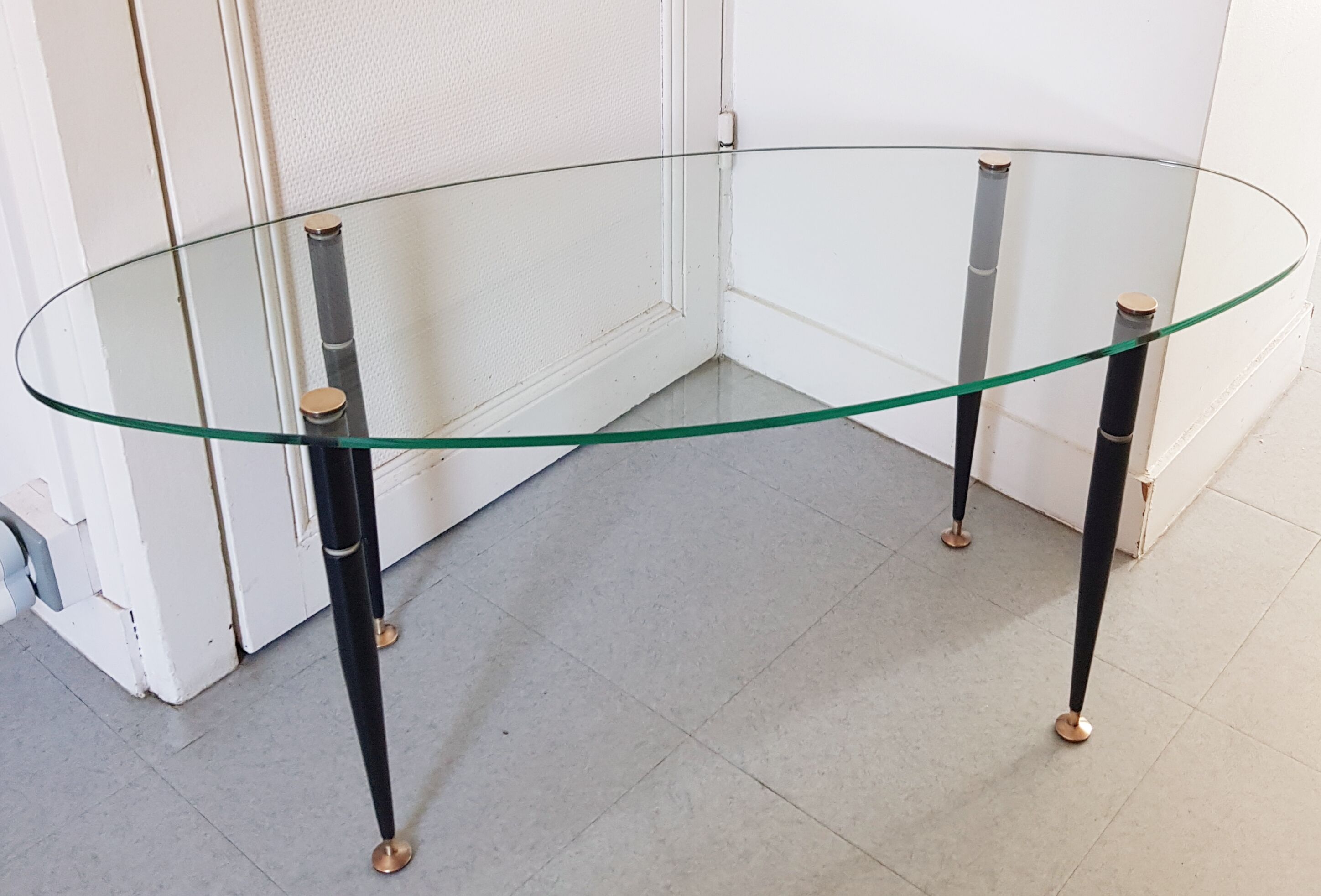 1950 oval coffee table in steel and brass glass