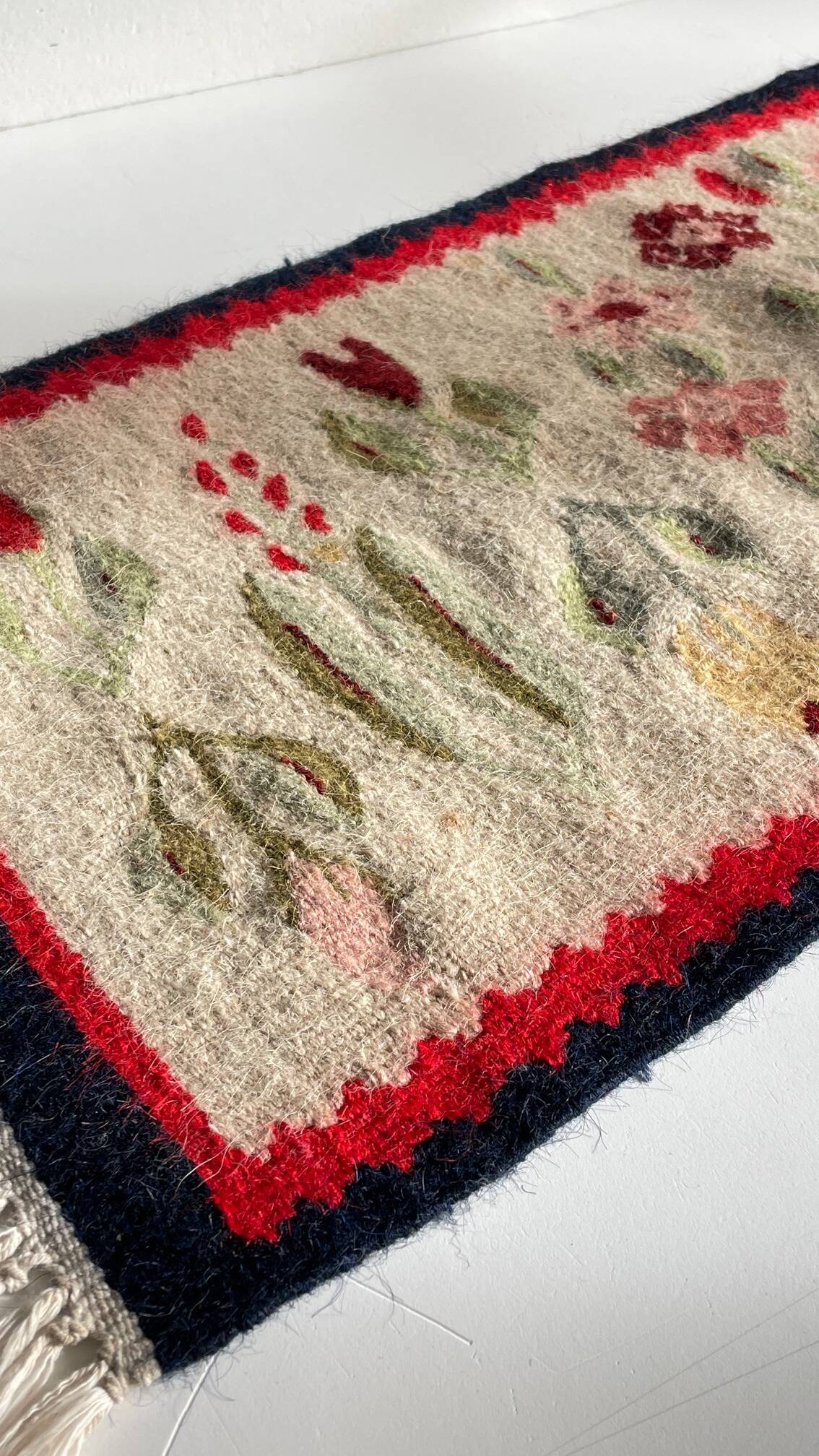 Tapis Rollakan décor de tulipes vintage