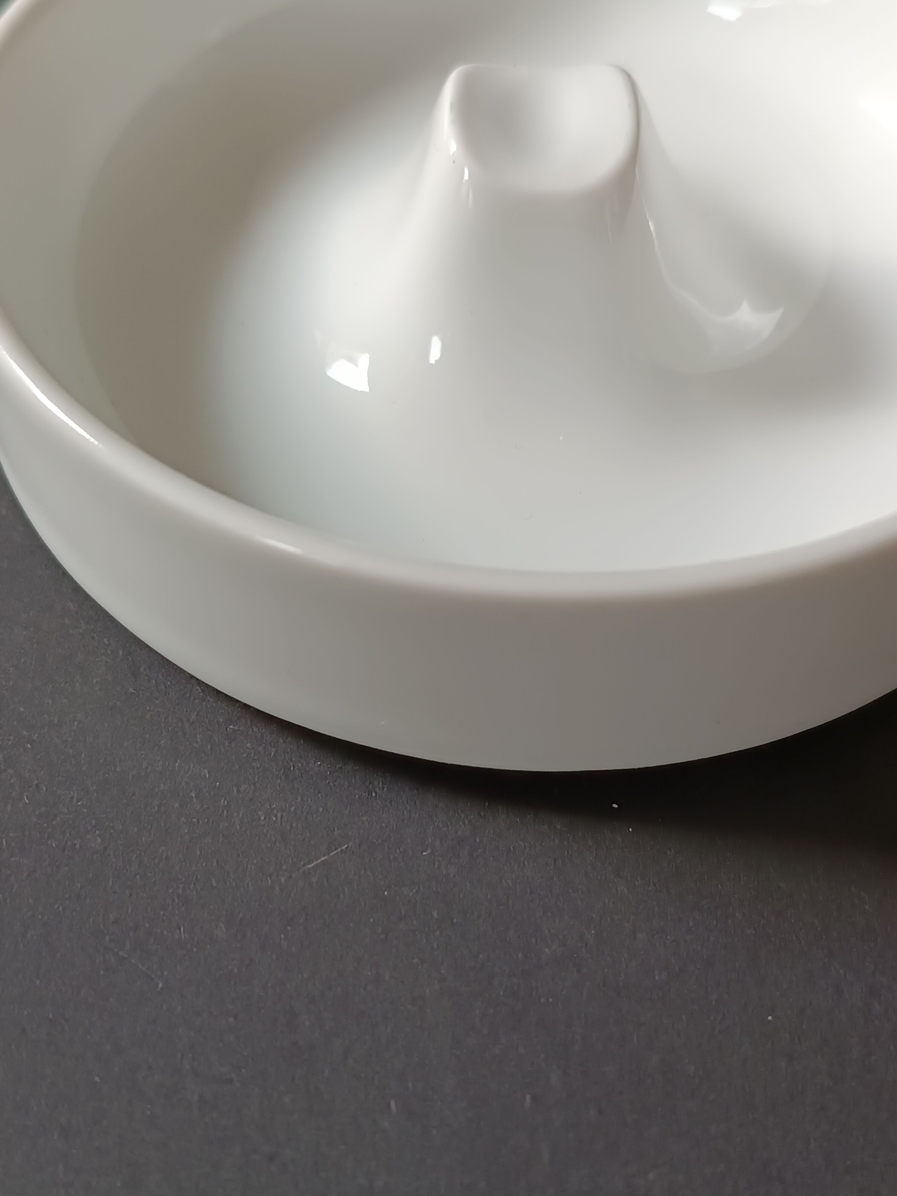 Two white porcelain ashtrays by Arzberg by Jean Luce 1960.