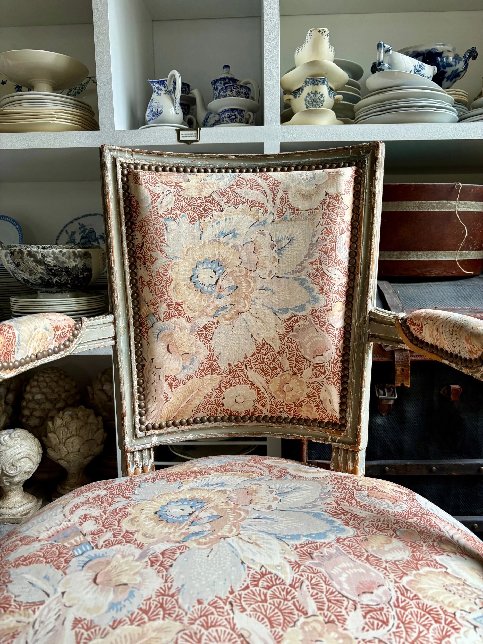 Fauteuil d'époque Louis XVI, tissus indienne n°1