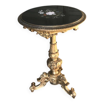 Carved gilded wooden gueridon, tabletop in marble marquetry.