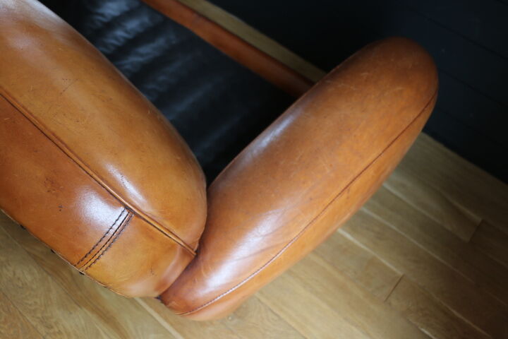 Classic club sofa leather swarthy