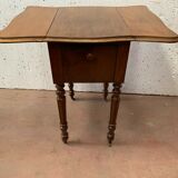 Table de chevet a battant en noyer XX siècle