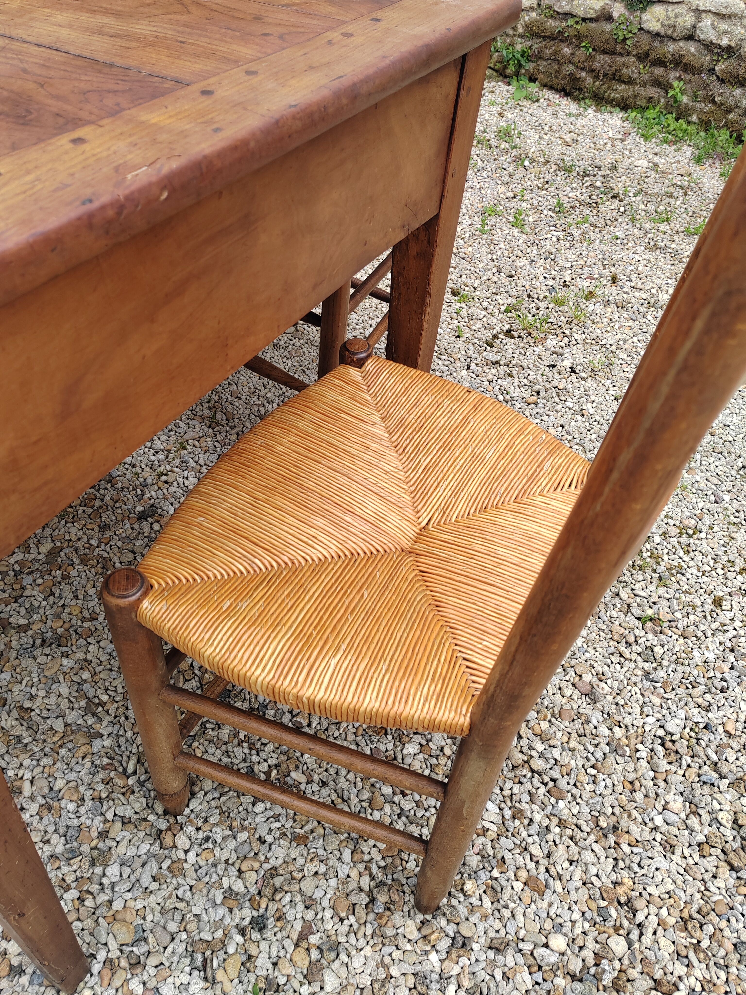Table de ferme et 8 chaises