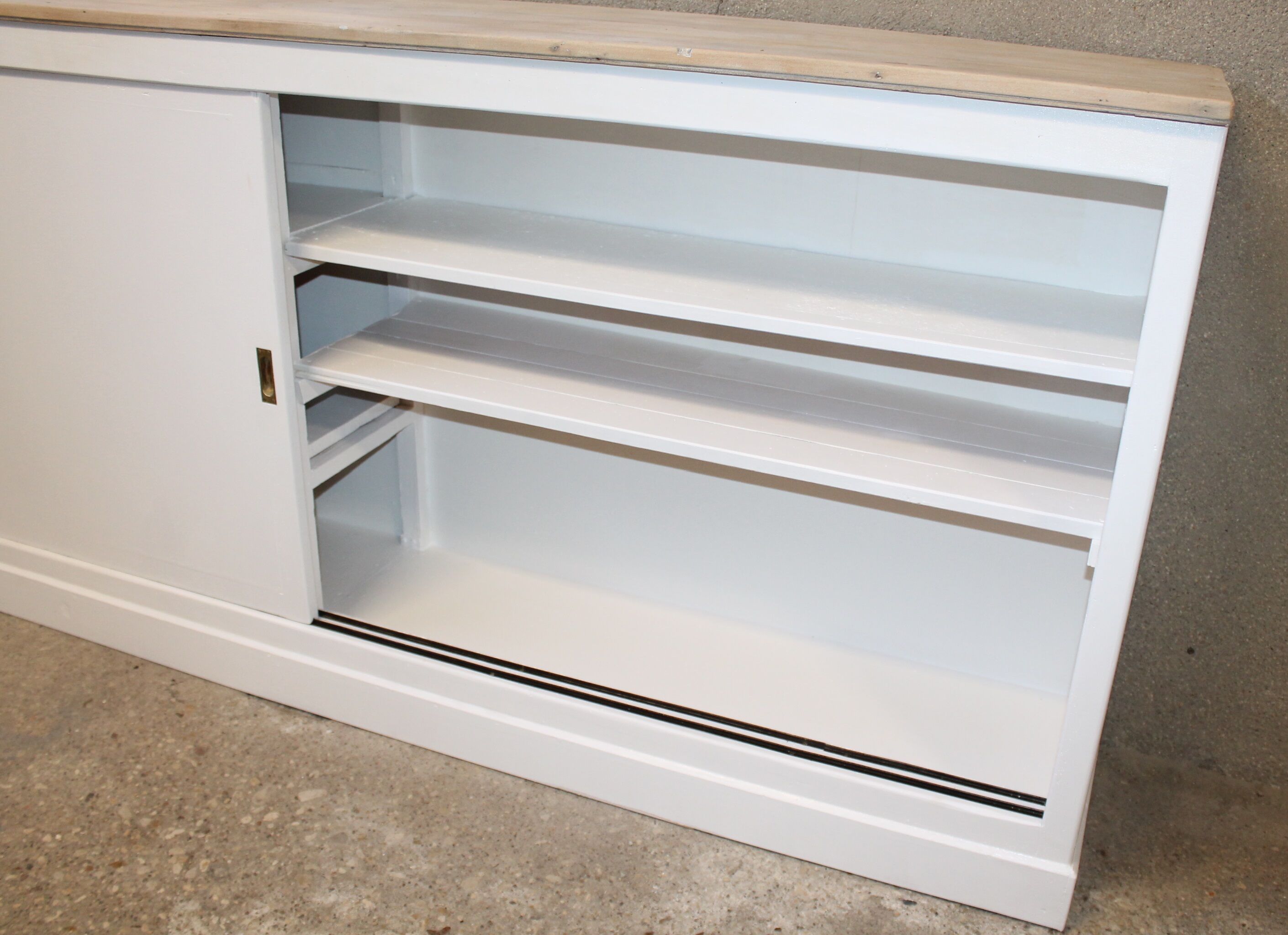 Sliding doors counter